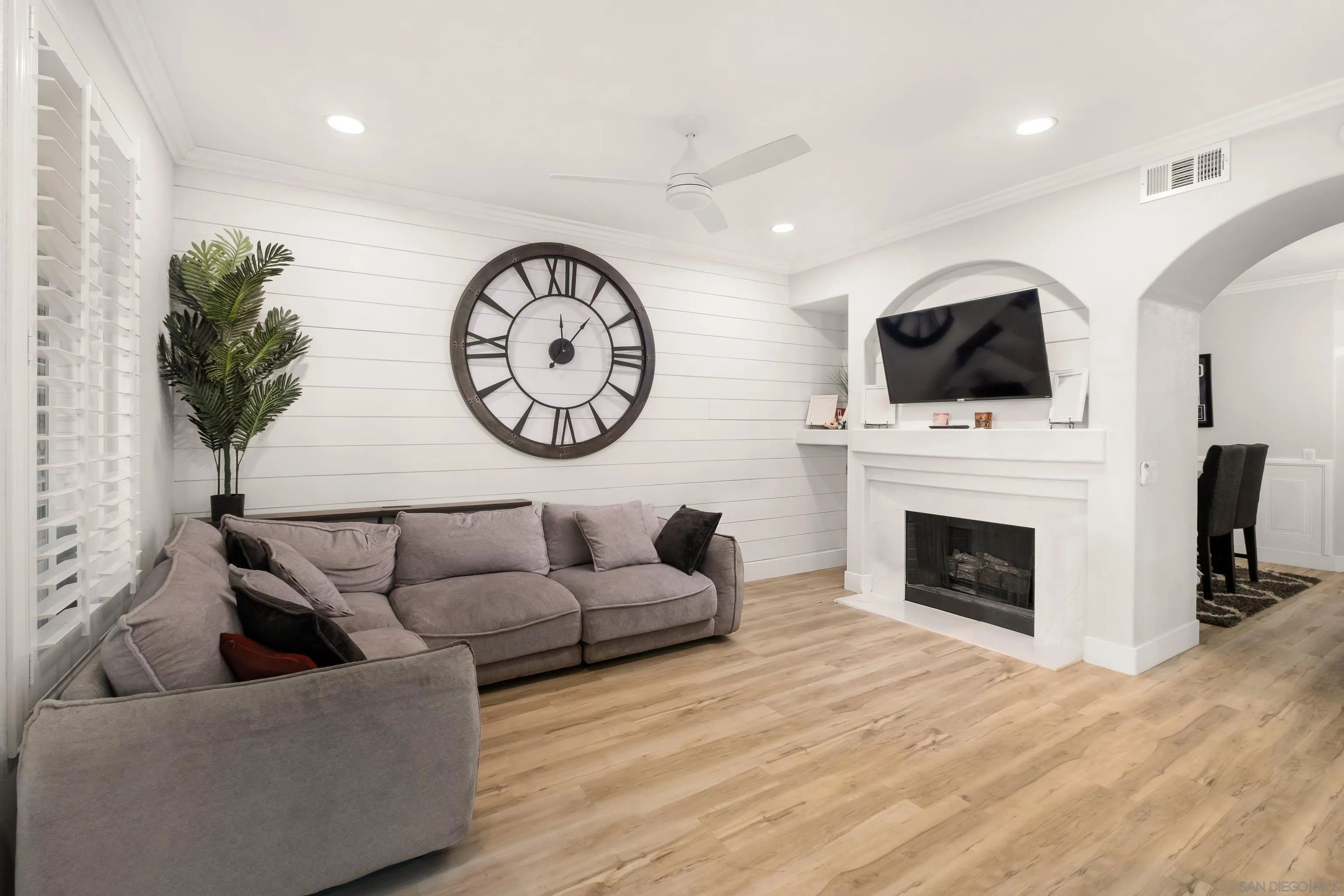 https://cdn.realtyfeed.com/cdn/127/260024215/4166651d1f42854910a0b3c99e9ad2e6.webp