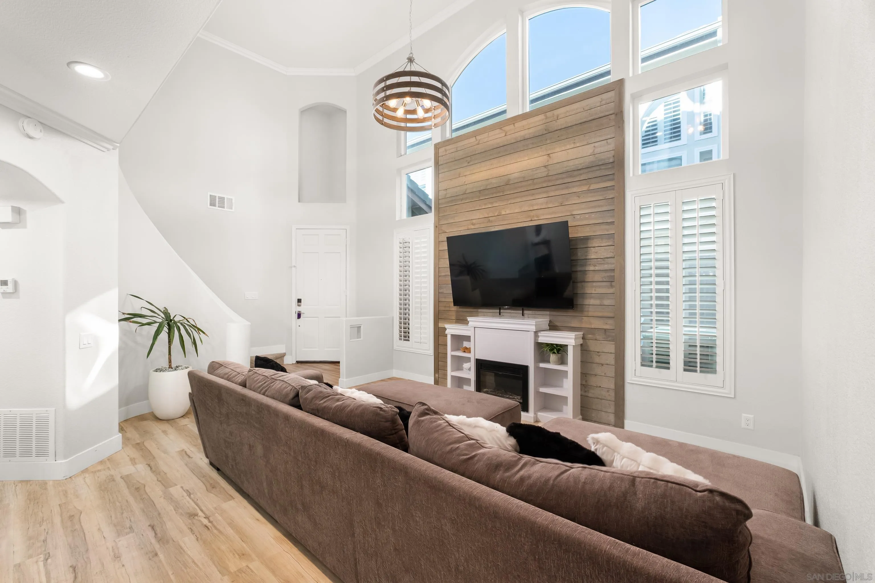 https://cdn.realtyfeed.com/cdn/127/260024215/4326e8785c8e8e71f0a244d5464d04df.webp