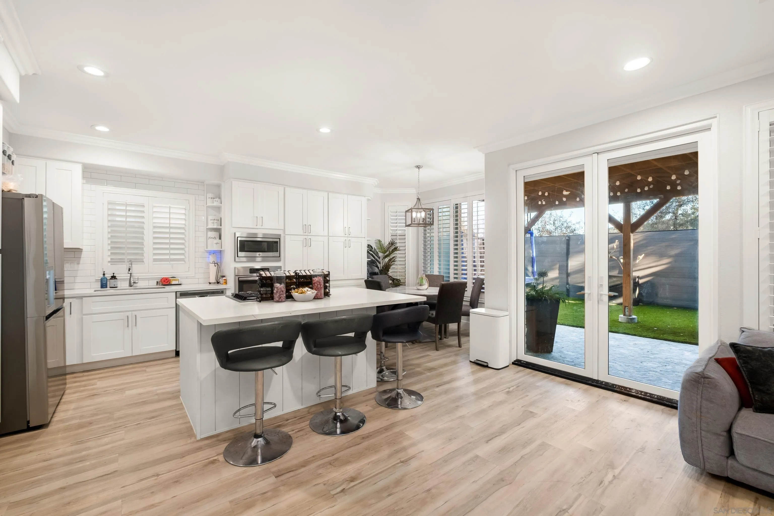https://cdn.realtyfeed.com/cdn/127/260024215/4b2e1b7797503a4faae1aaceb52d2e19.webp
