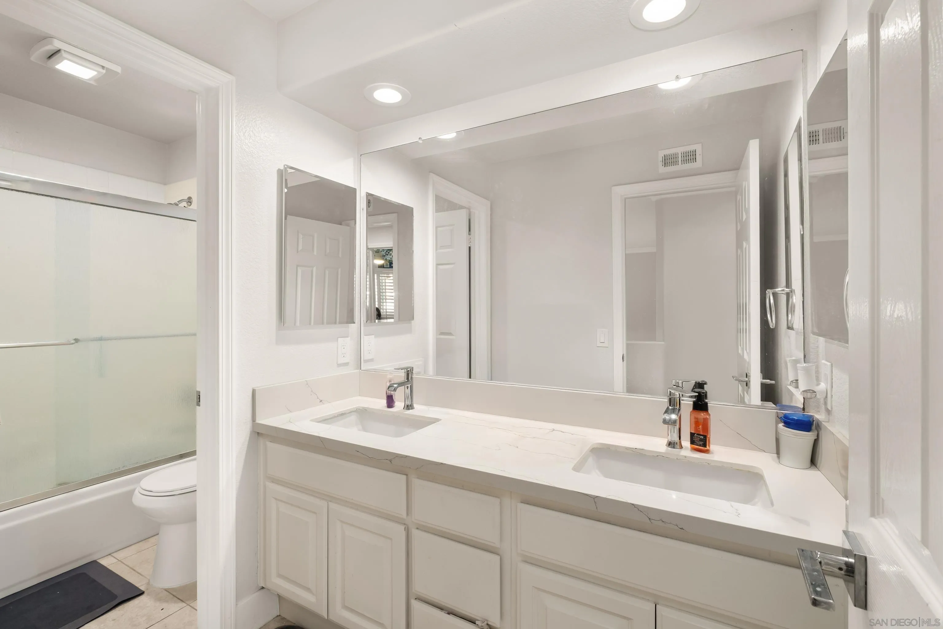 https://cdn.realtyfeed.com/cdn/127/260024215/589d5bbf07aafb61553df7ce10004c73.webp