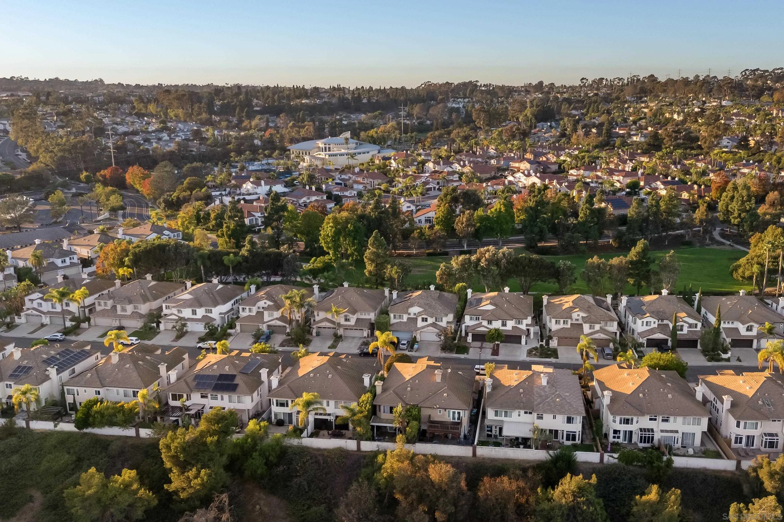 https://cdn.realtyfeed.com/cdn/127/260024215/87887e6eb50ec47327765da3a0bca7ea.webp