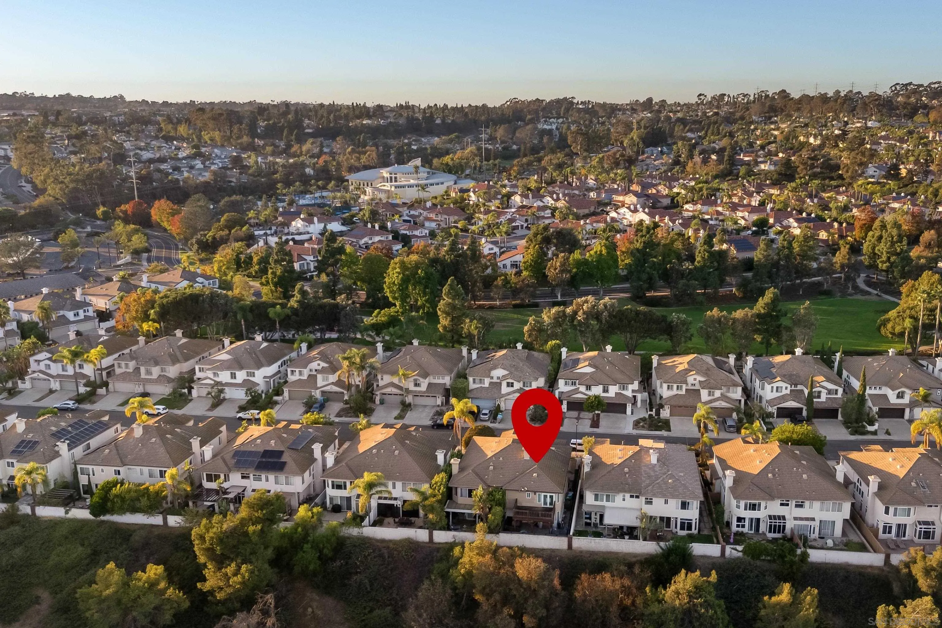 https://cdn.realtyfeed.com/cdn/127/260024215/af0c3f4393a7360e43b50b55a381d740.webp