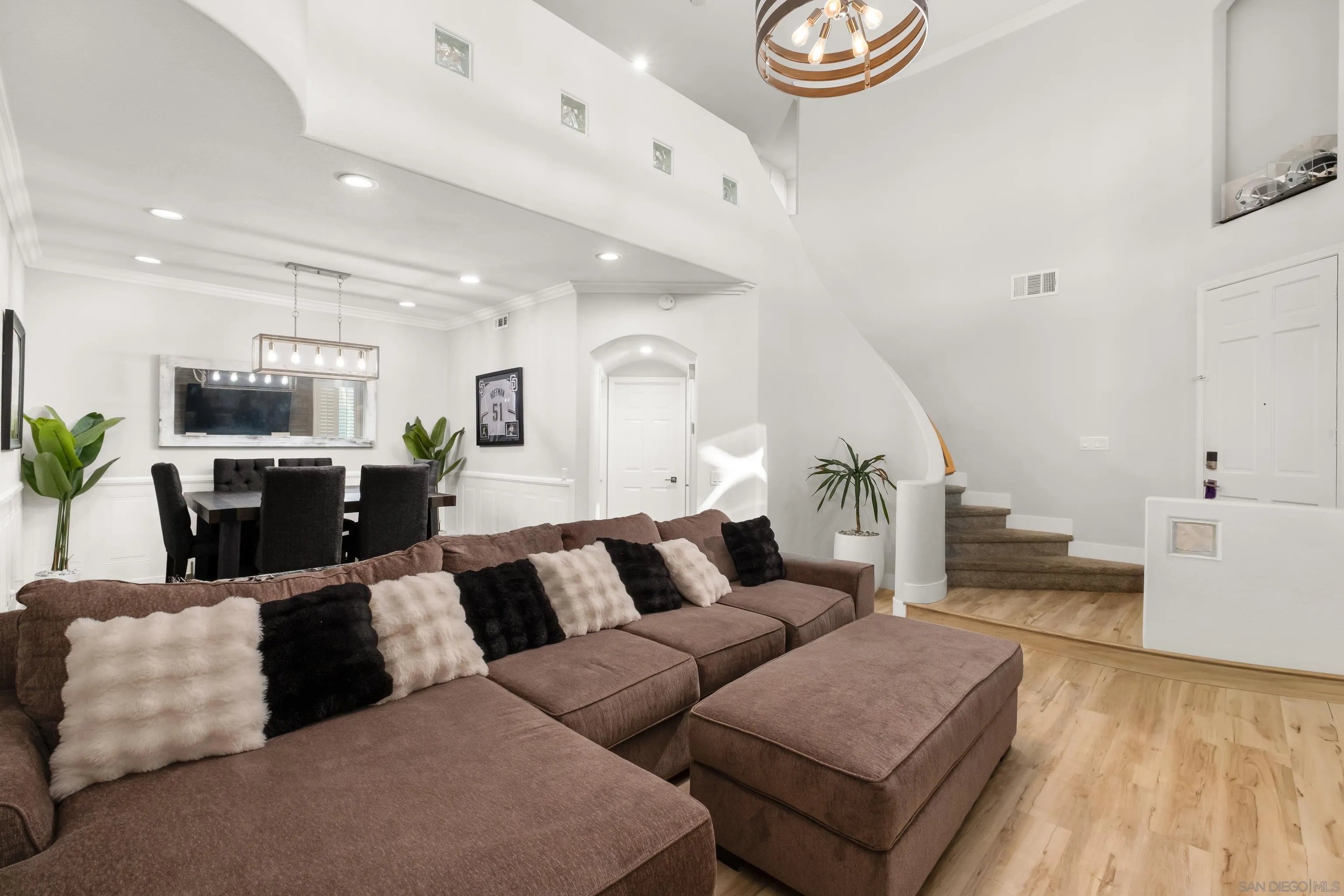 https://cdn.realtyfeed.com/cdn/127/260024215/c0769c2d009bd3545bb5f53937dba8b8.webp