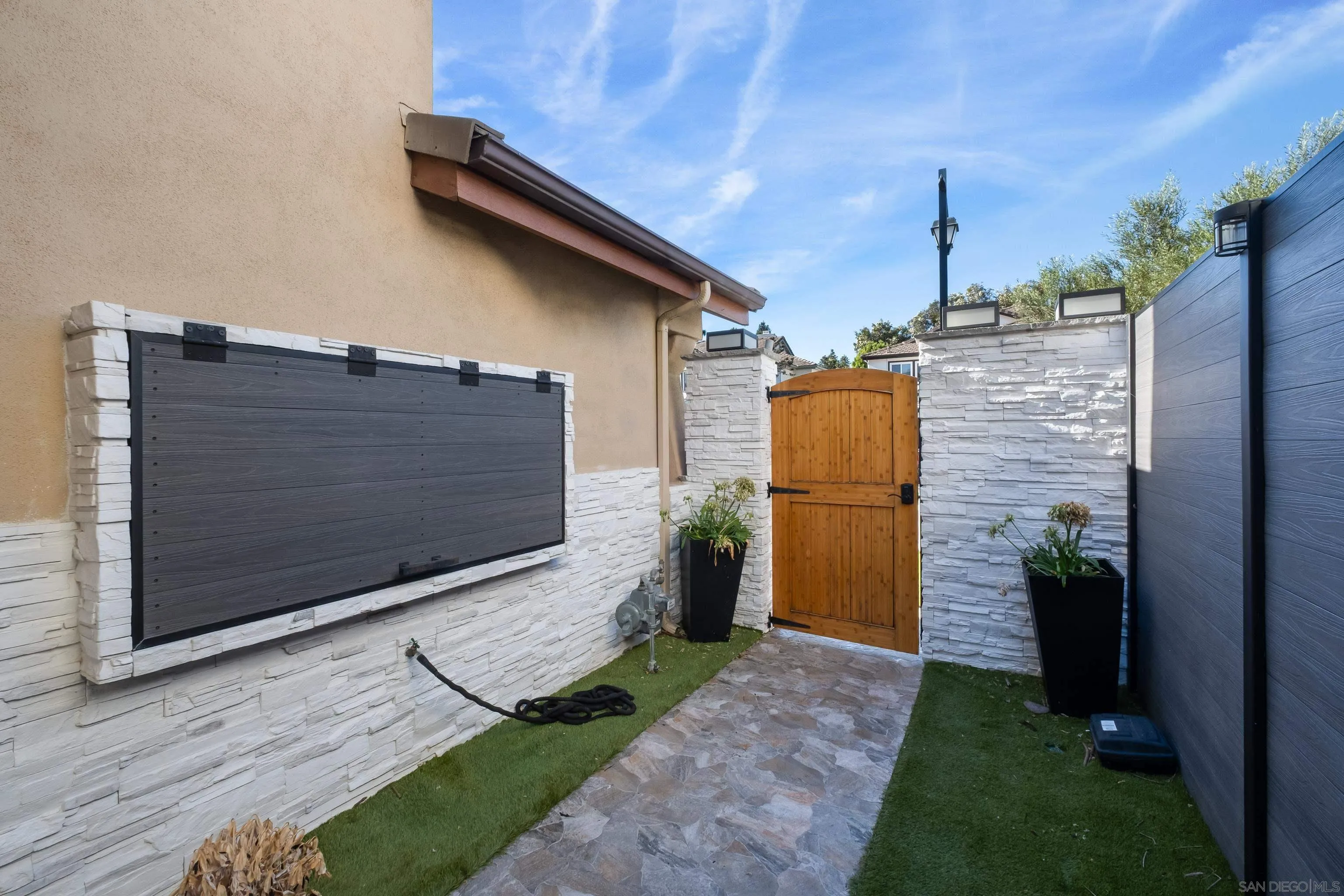 https://cdn.realtyfeed.com/cdn/127/260024215/d482adf26b61e979bfaee27ddc5b86a0.webp