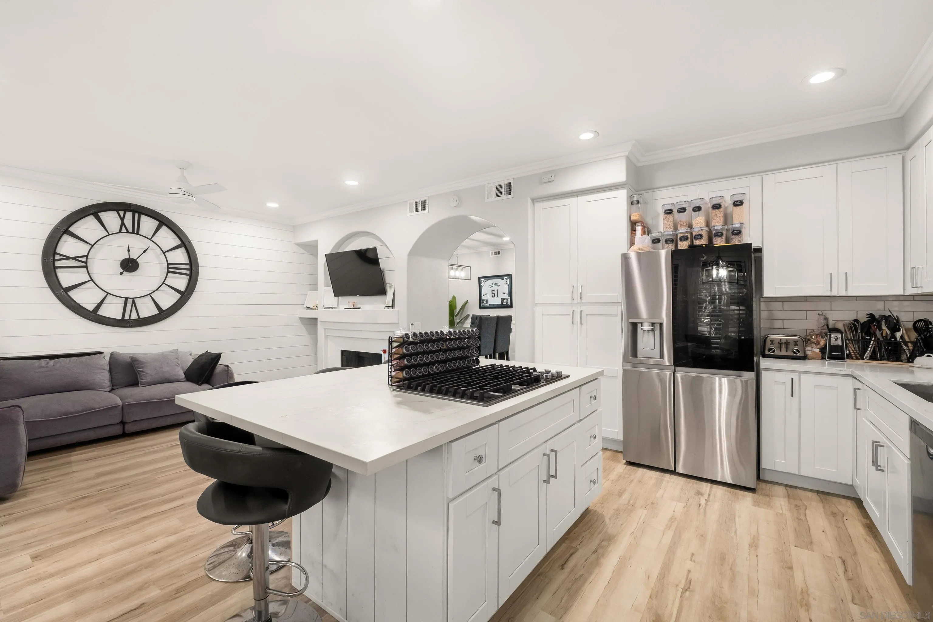 https://cdn.realtyfeed.com/cdn/127/260024215/f908e8049a4b1e8d7c19217590e8f1c1.webp