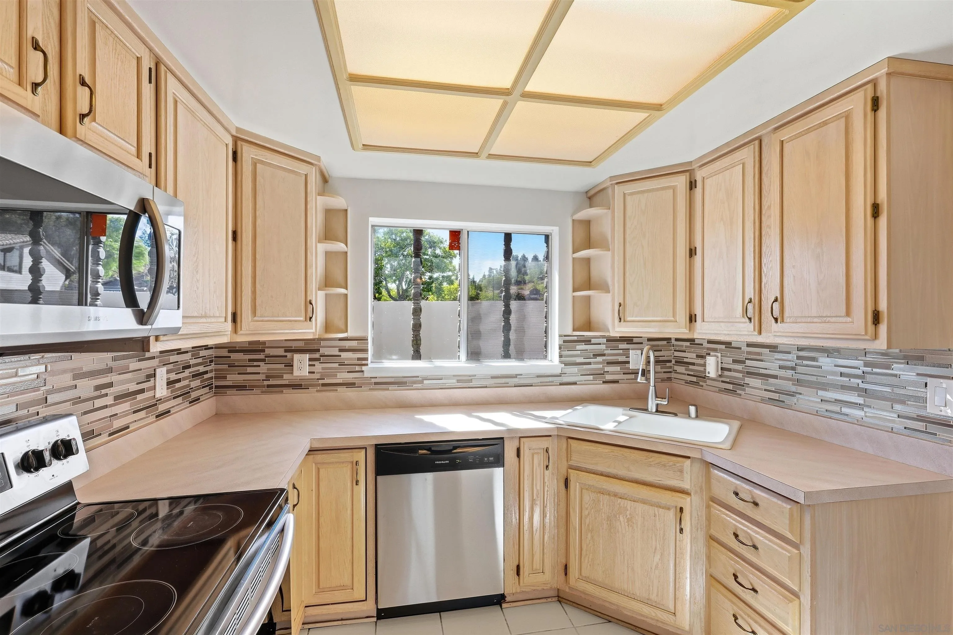 https://cdn.realtyfeed.com/cdn/127/260024220/67a9008b3c3deefde17ba06efc1fedae.webp