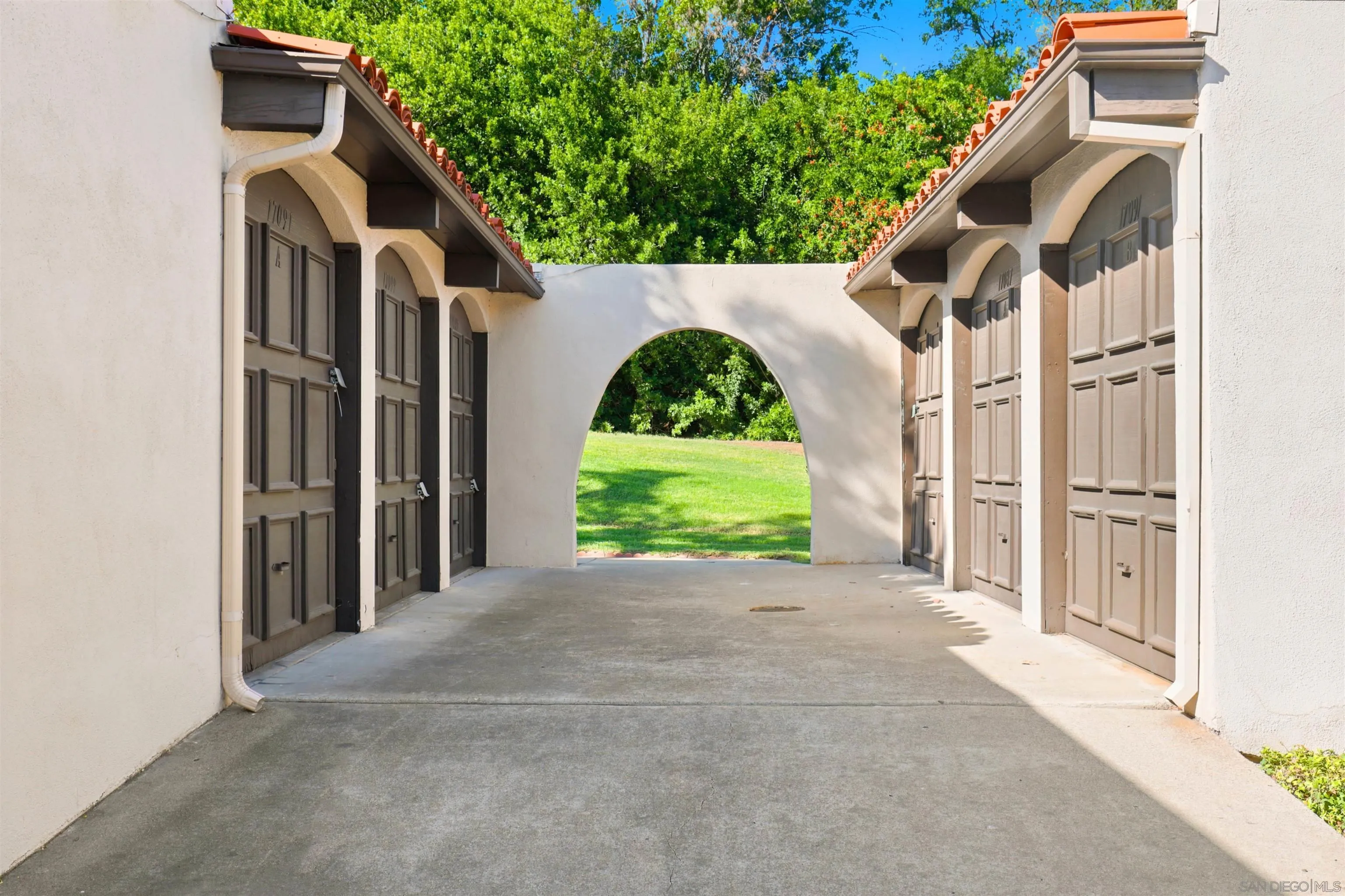 https://cdn.realtyfeed.com/cdn/127/260024220/725b4b0e7d48354af63d161f7ff9dc8a.webp