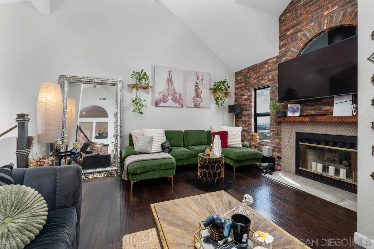 https://cdn.realtyfeed.com/cdn/127/260024222/83af1ff52c90b06b59bc34ccd4db2359.webp