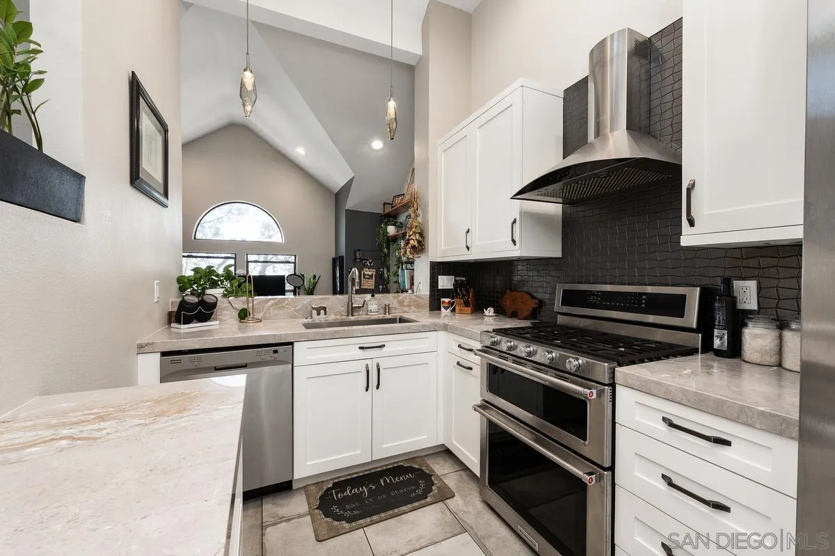 https://cdn.realtyfeed.com/cdn/127/260024222/aaba0bc226bb7807d8267425c90dbb06.webp