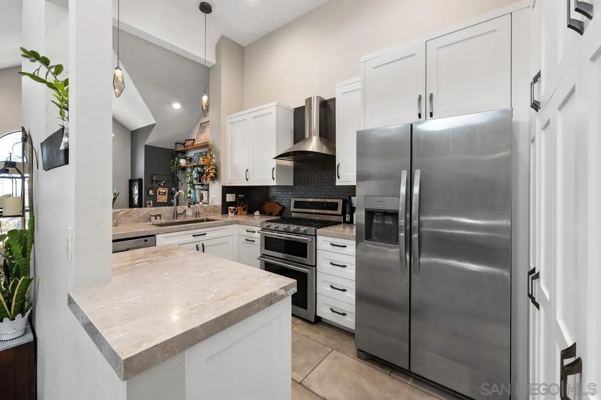 https://cdn.realtyfeed.com/cdn/127/260024222/c82a5a103125a0030e3562fe293315ee.webp