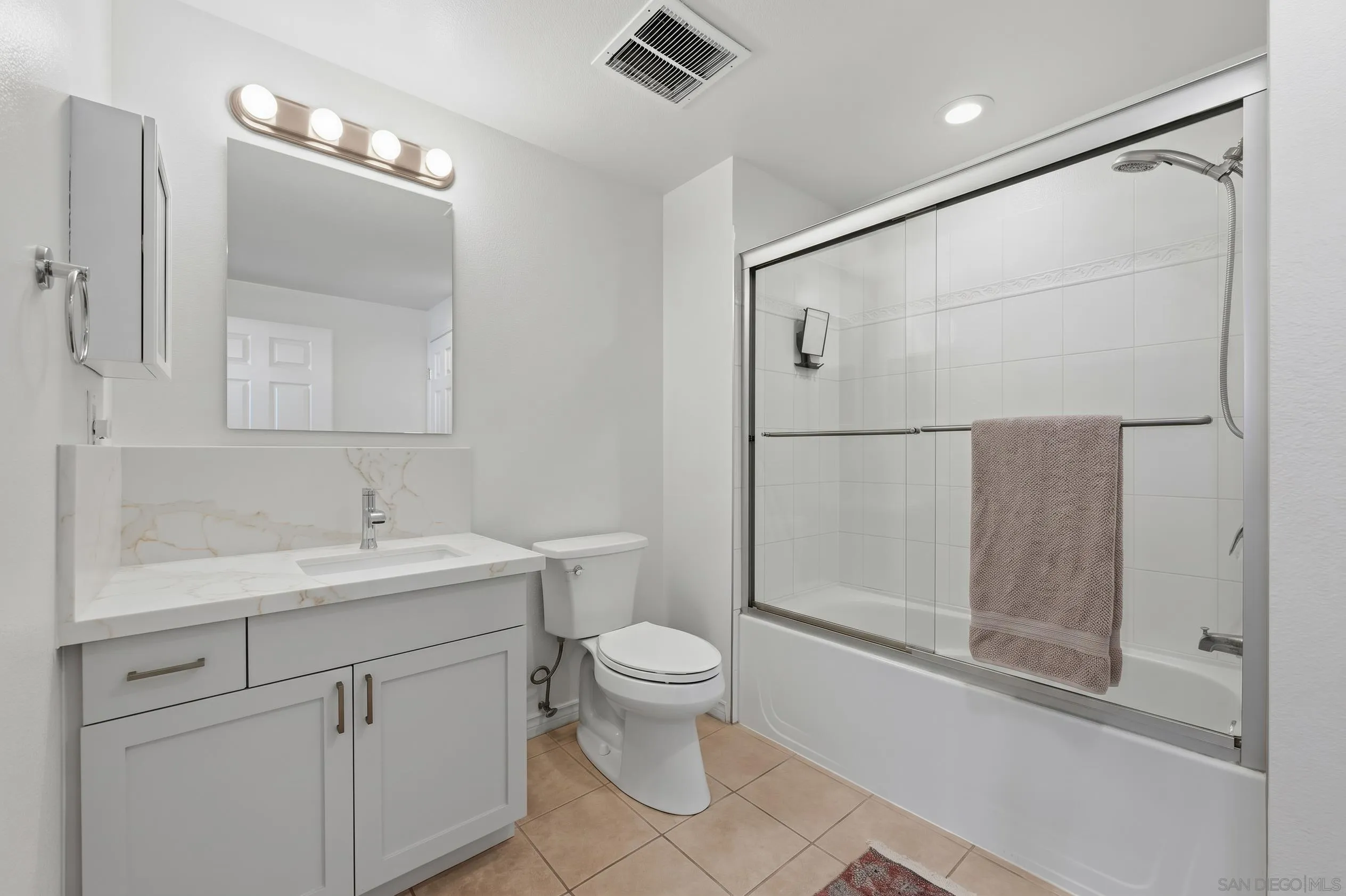 https://cdn.realtyfeed.com/cdn/127/260024234/073059840f156f595e0475b185ab7c3e.webp
