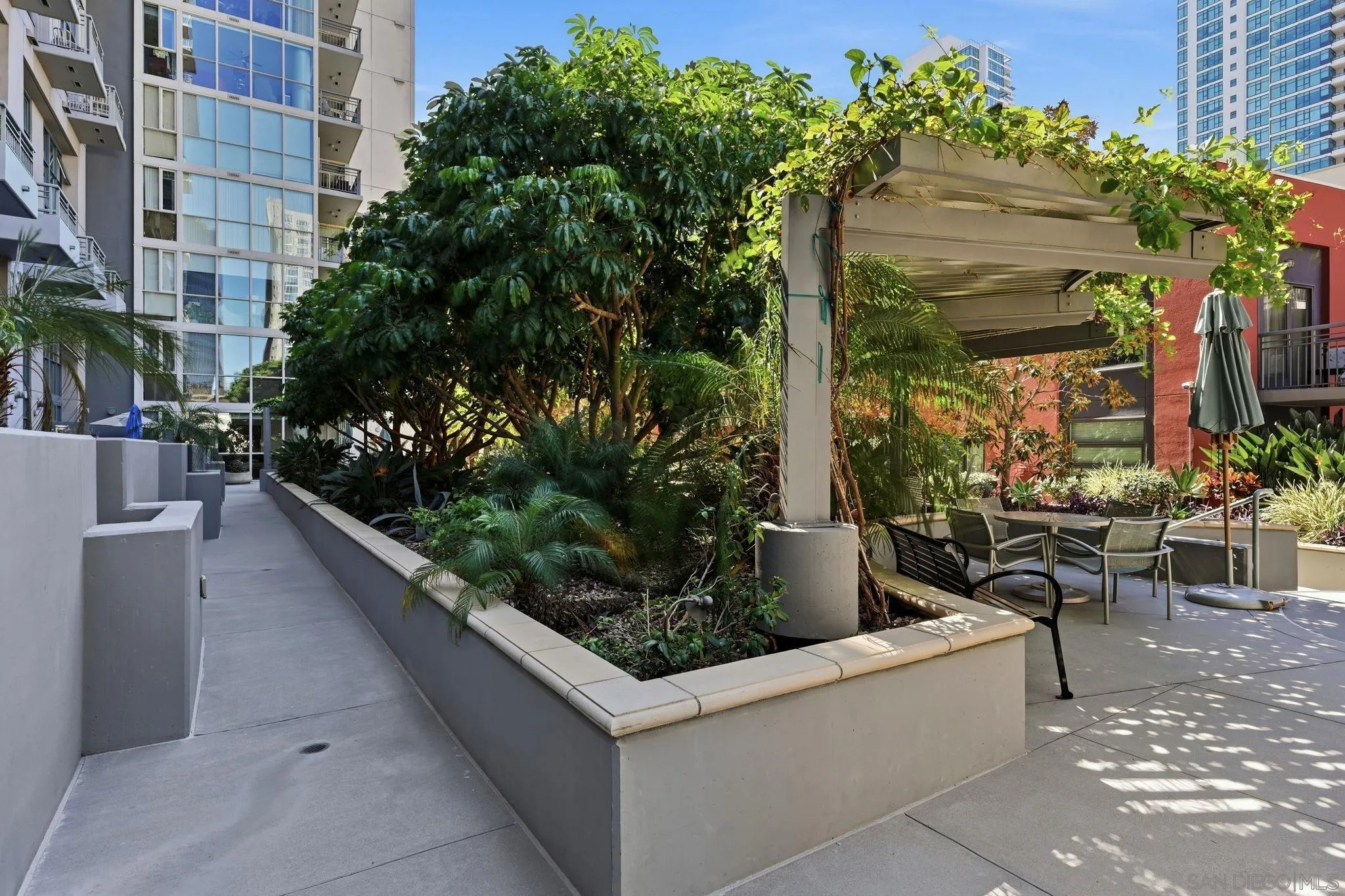 https://cdn.realtyfeed.com/cdn/127/260024234/4ca7aaa59873dd5548bc9adefed6923d.webp