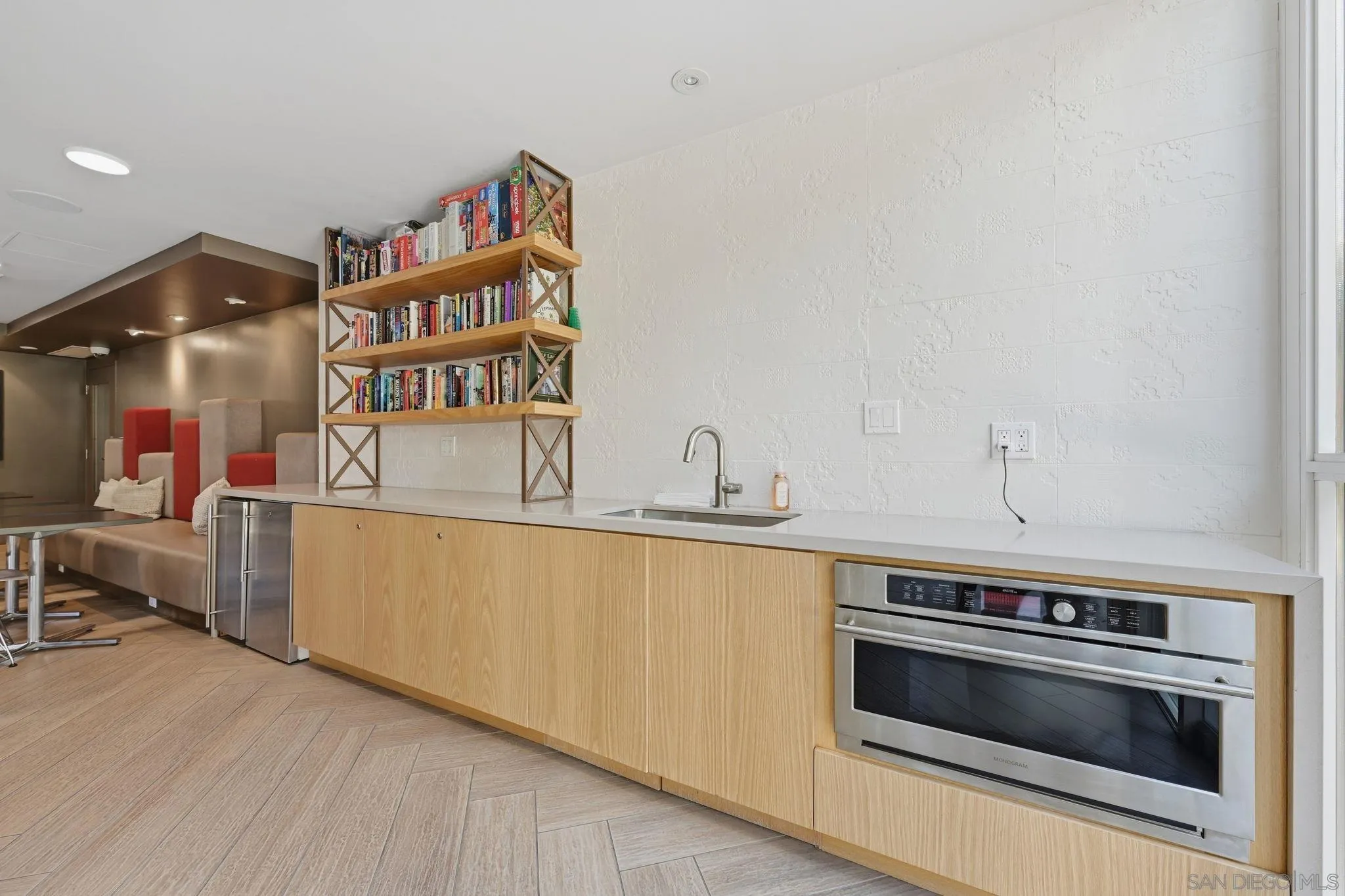 https://cdn.realtyfeed.com/cdn/127/260024234/673f764f2e679fd78cd75c0b17c7df6a.webp