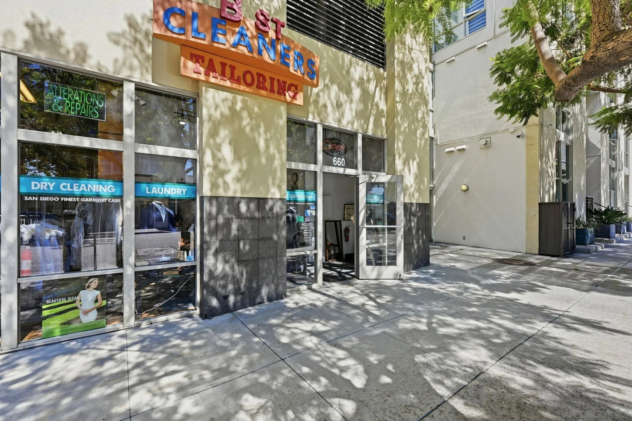 https://cdn.realtyfeed.com/cdn/127/260024234/eef9b7c4bfe0bf12e4f4f6bfbf340bed.webp
