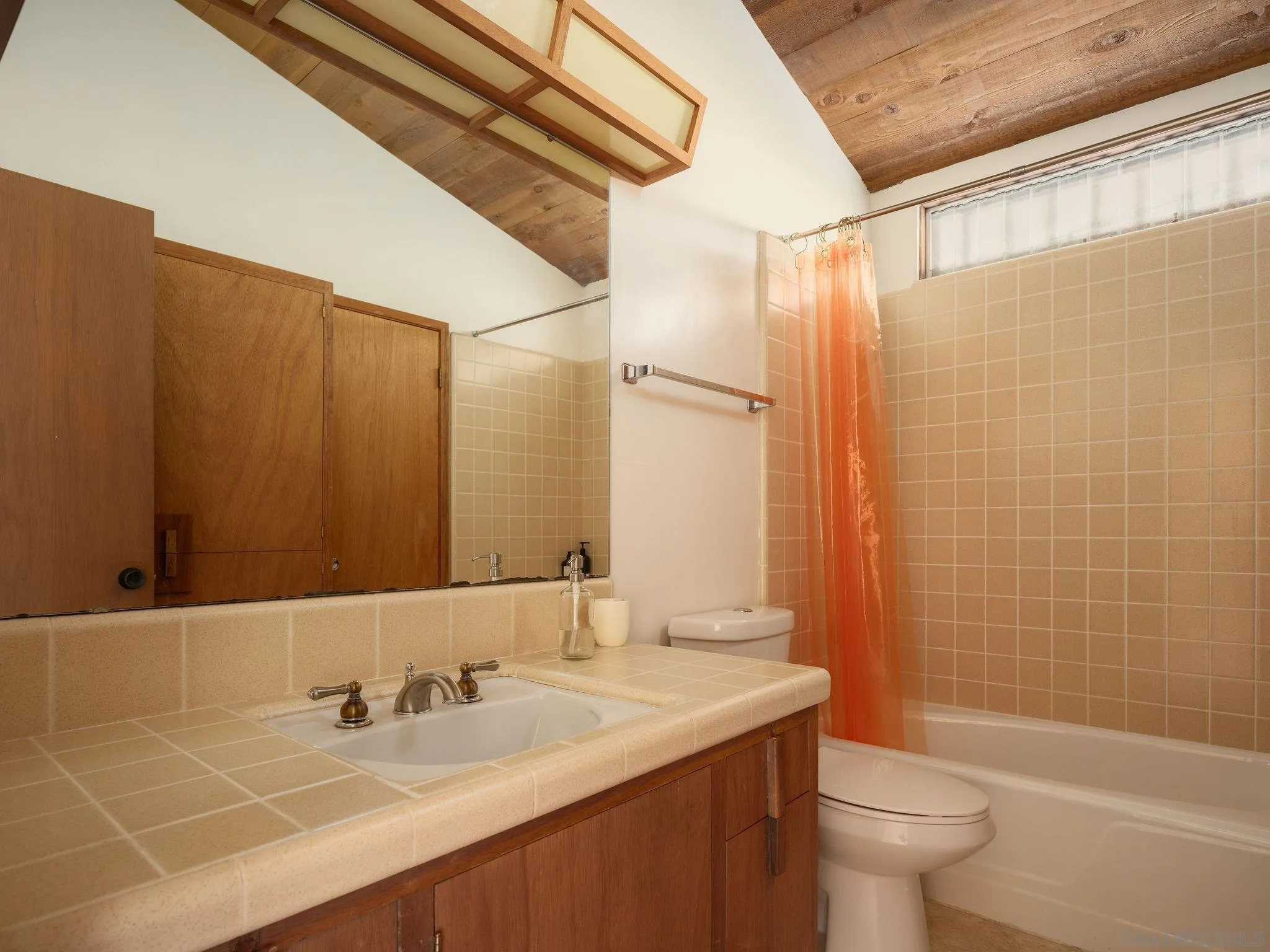 https://cdn.realtyfeed.com/cdn/127/260024236/9866ffd8825f1238f8fbf2e9f27c9d1e.webp