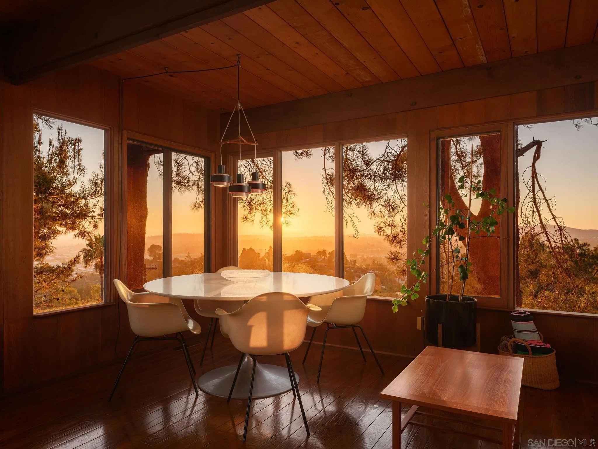 https://cdn.realtyfeed.com/cdn/127/260024236/c146c871a9d3798d55e413947f22bd03.webp