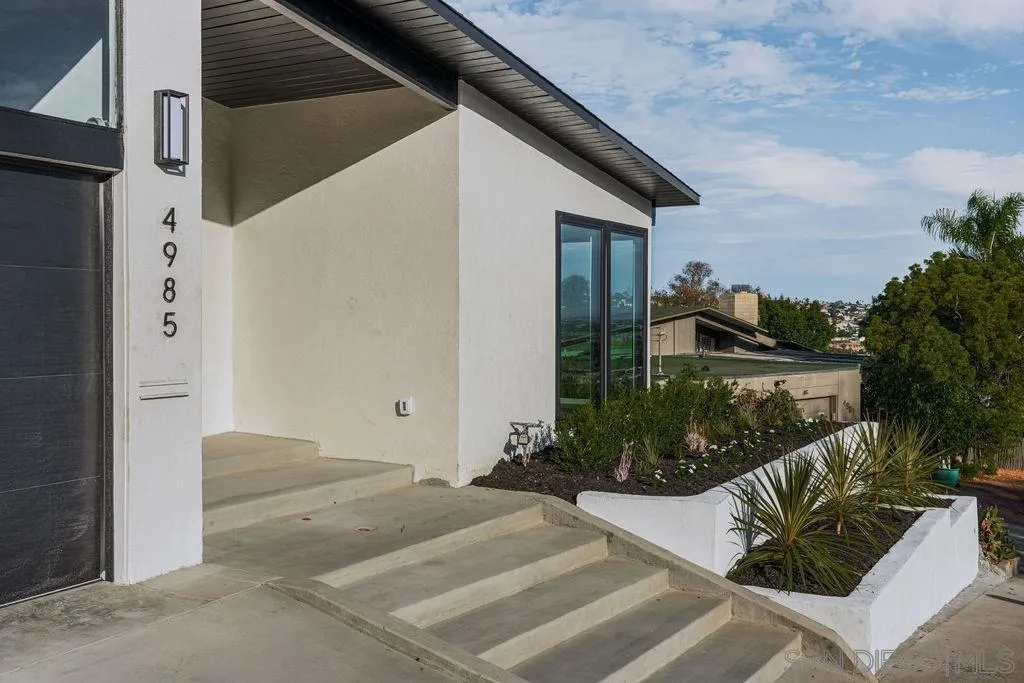 https://cdn.realtyfeed.com/cdn/127/260024243/487560d6c038d7e3b166dcb197d73baa.webp