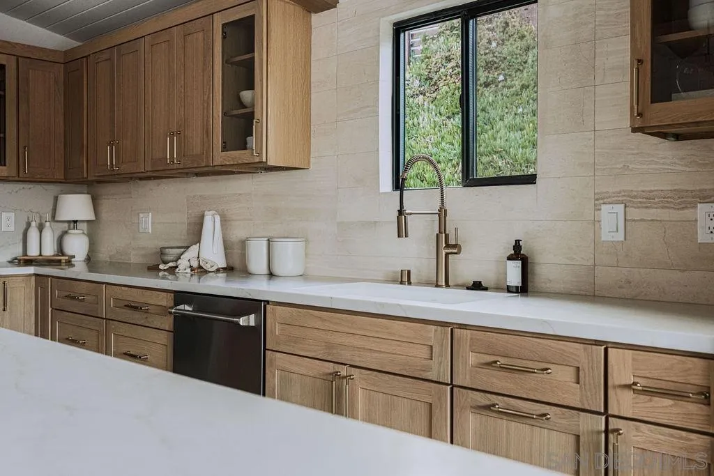 https://cdn.realtyfeed.com/cdn/127/260024243/b2420ed71aca304ff1a4a3f694bc4827.webp