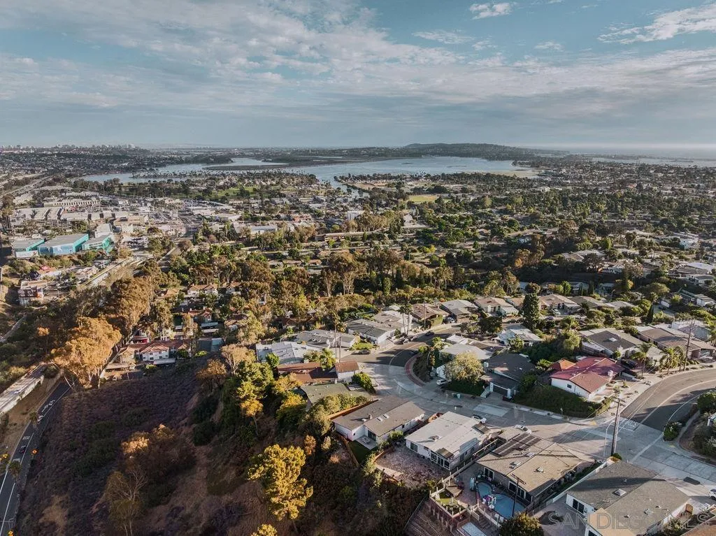 https://cdn.realtyfeed.com/cdn/127/260024243/e661c23f46fd6ce727c8dbaa05f4c268.webp