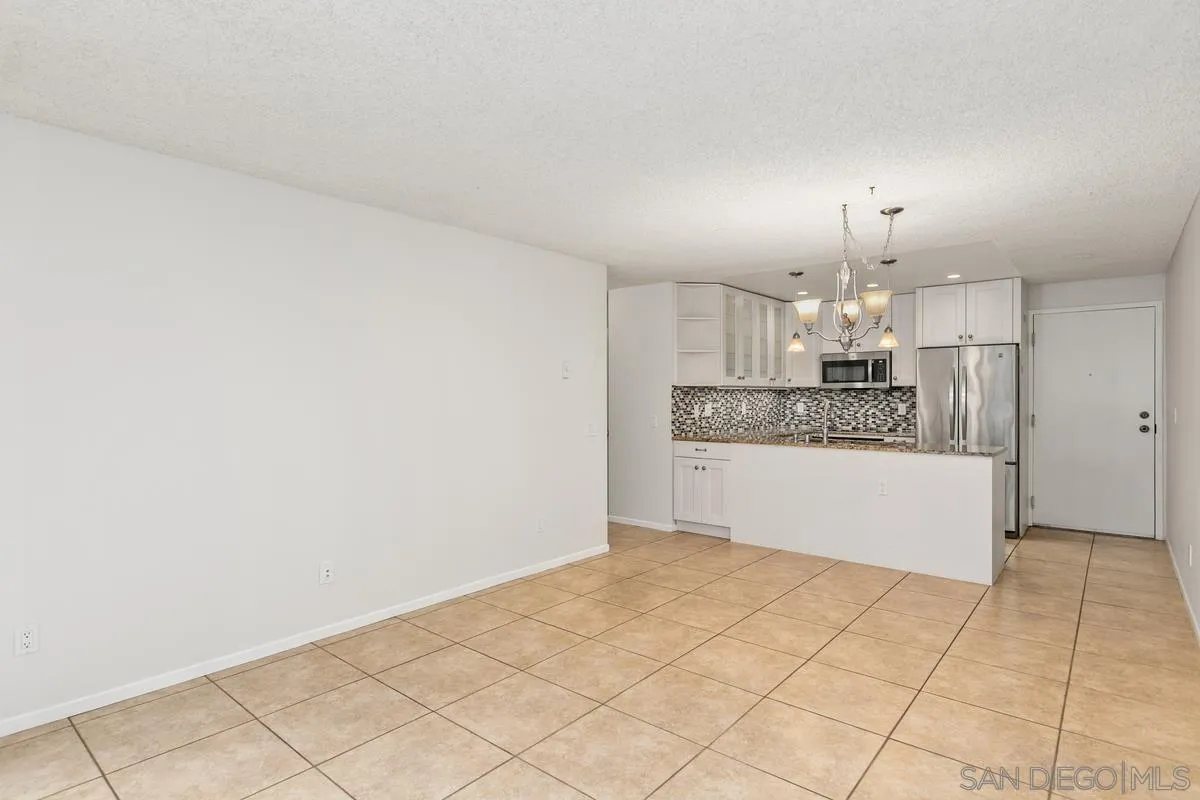 https://cdn.realtyfeed.com/cdn/127/260024249/19ea03350dff5e5762803c508d4b9e59.webp