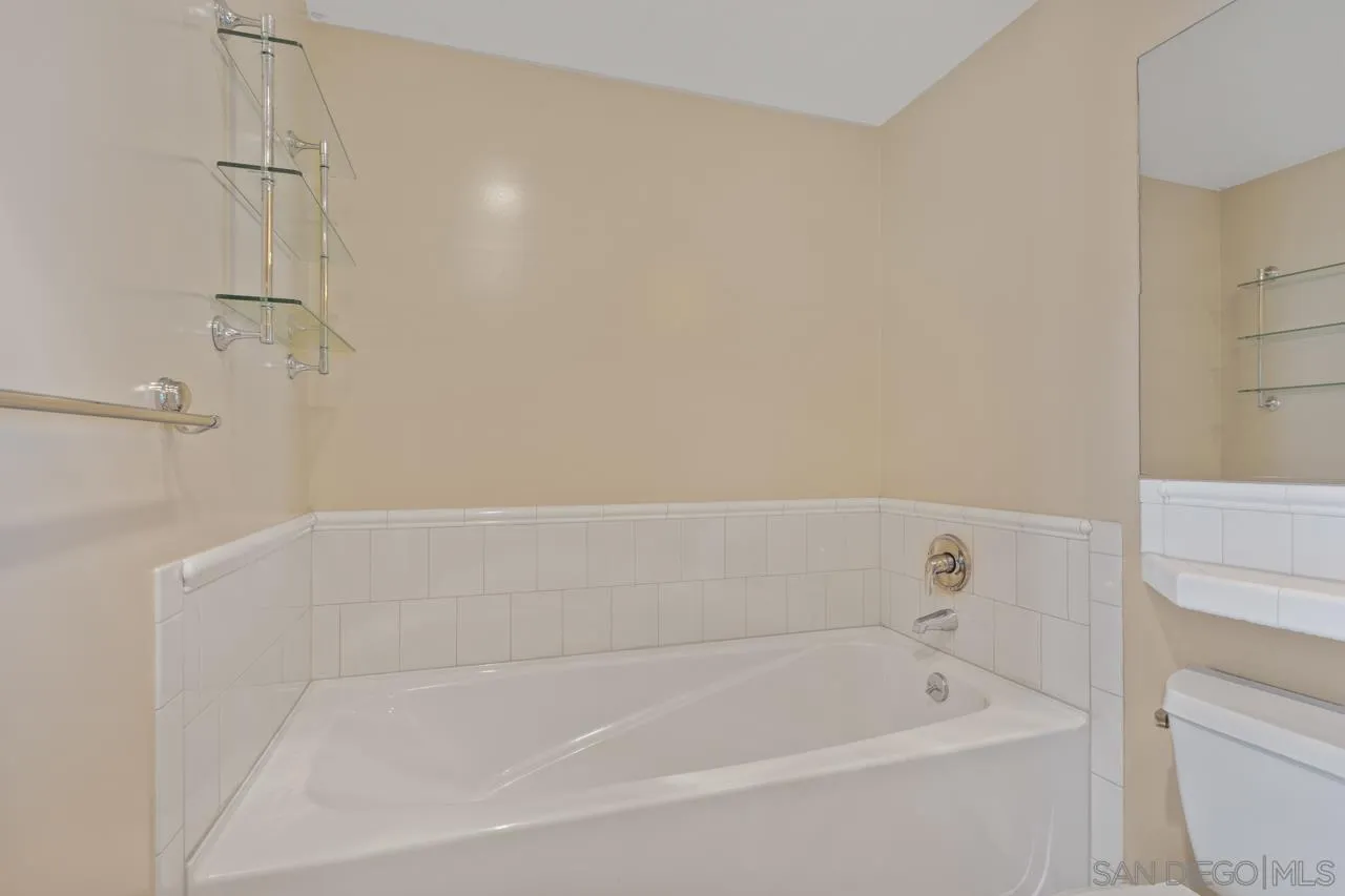https://cdn.realtyfeed.com/cdn/127/260024265/4a28f96cc6c898c592184a54b52bafb2.webp