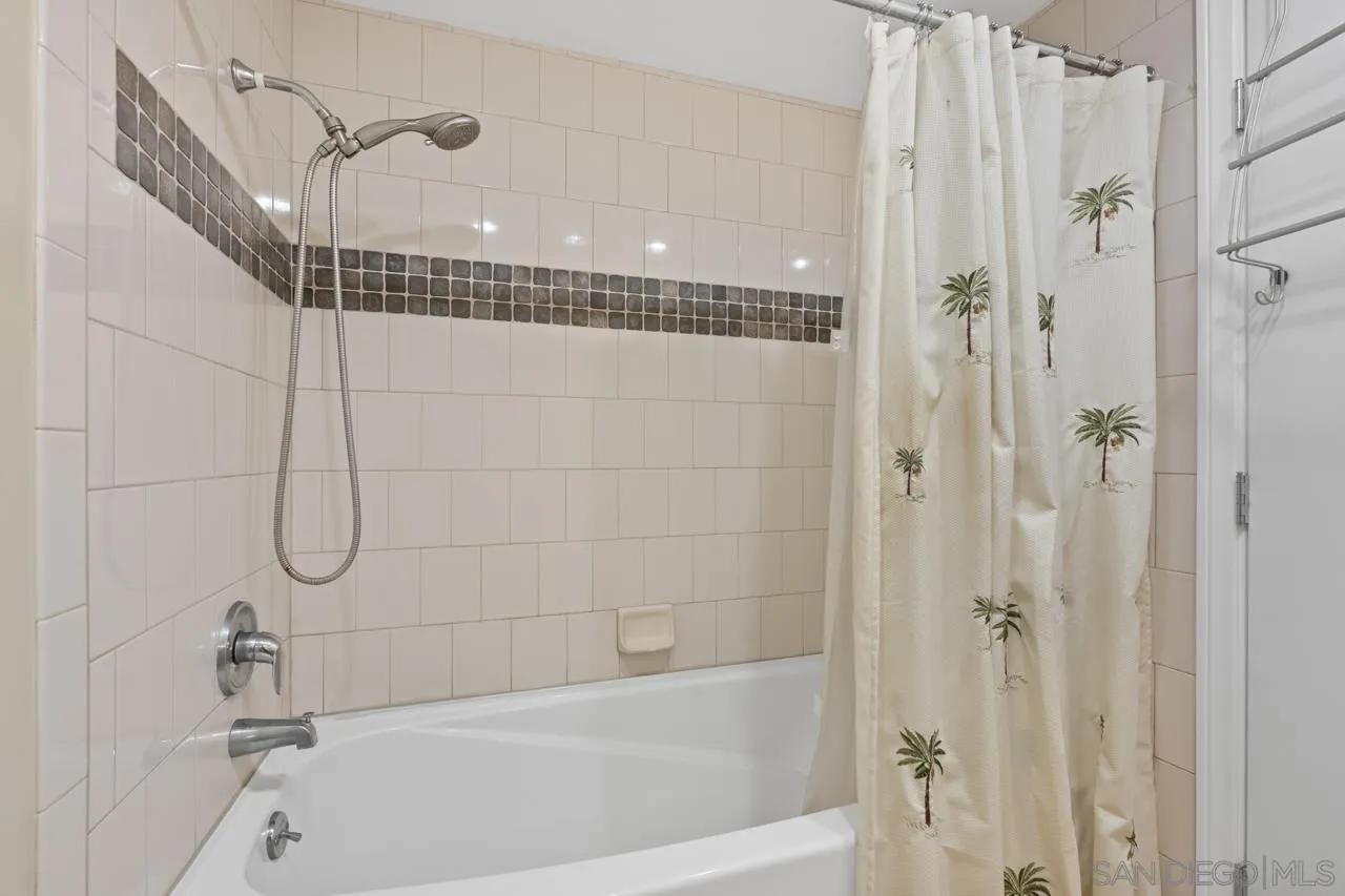 https://cdn.realtyfeed.com/cdn/127/260024265/e4d6505e06d8684ccbbbd62412ac8ff2.webp