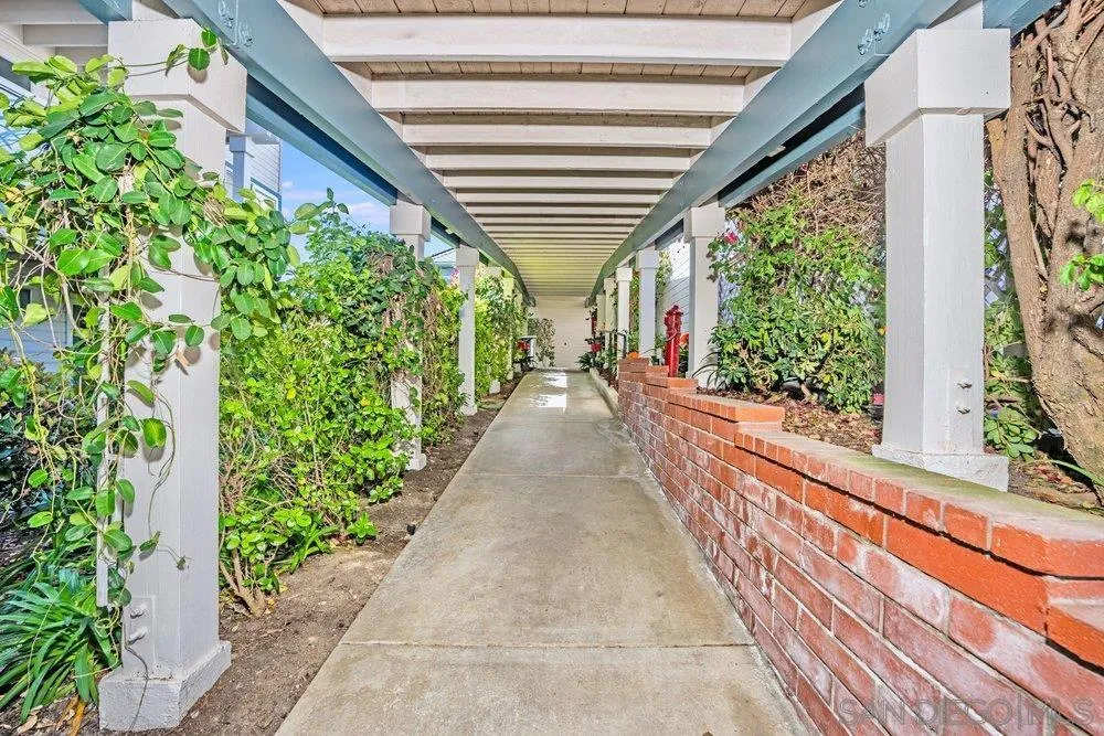 https://cdn.realtyfeed.com/cdn/127/260024283/177e6d08f0306a72012cefd266486ee3.webp