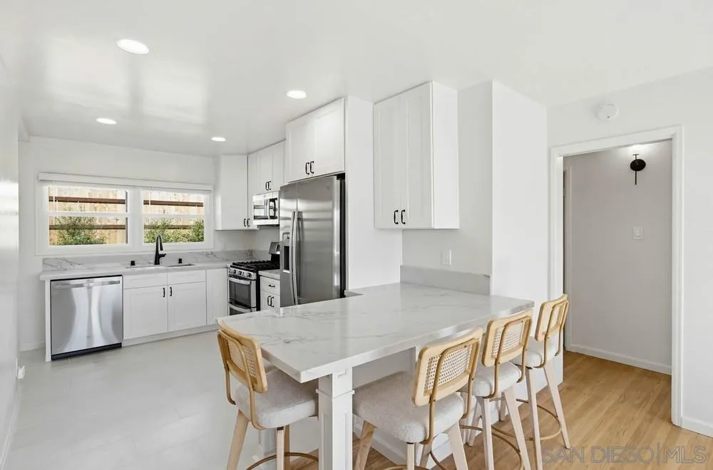 1852 Chalcedony, San Diego, CA 92109, photo 8