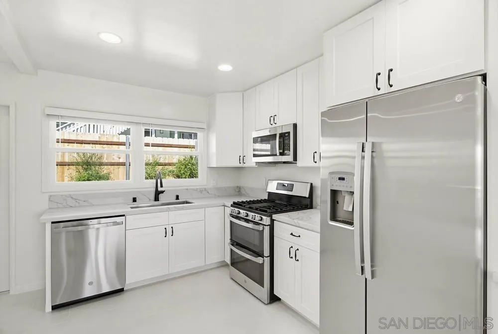 1852 Chalcedony, San Diego, CA 92109, photo 9