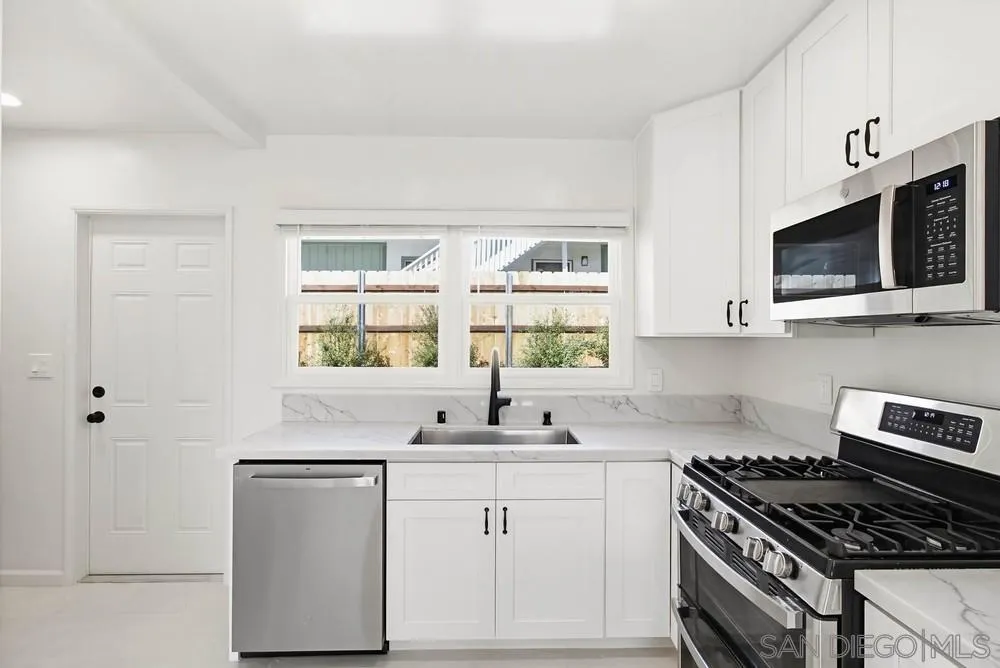 1852 Chalcedony, San Diego, CA 92109, photo 10