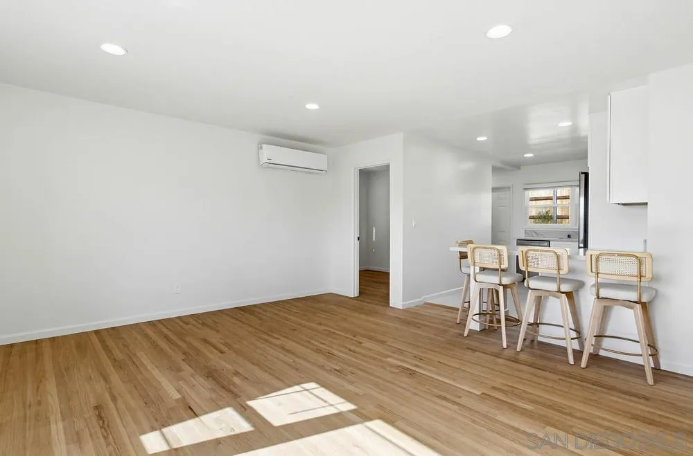 1852 Chalcedony, San Diego, CA 92109, photo 6
