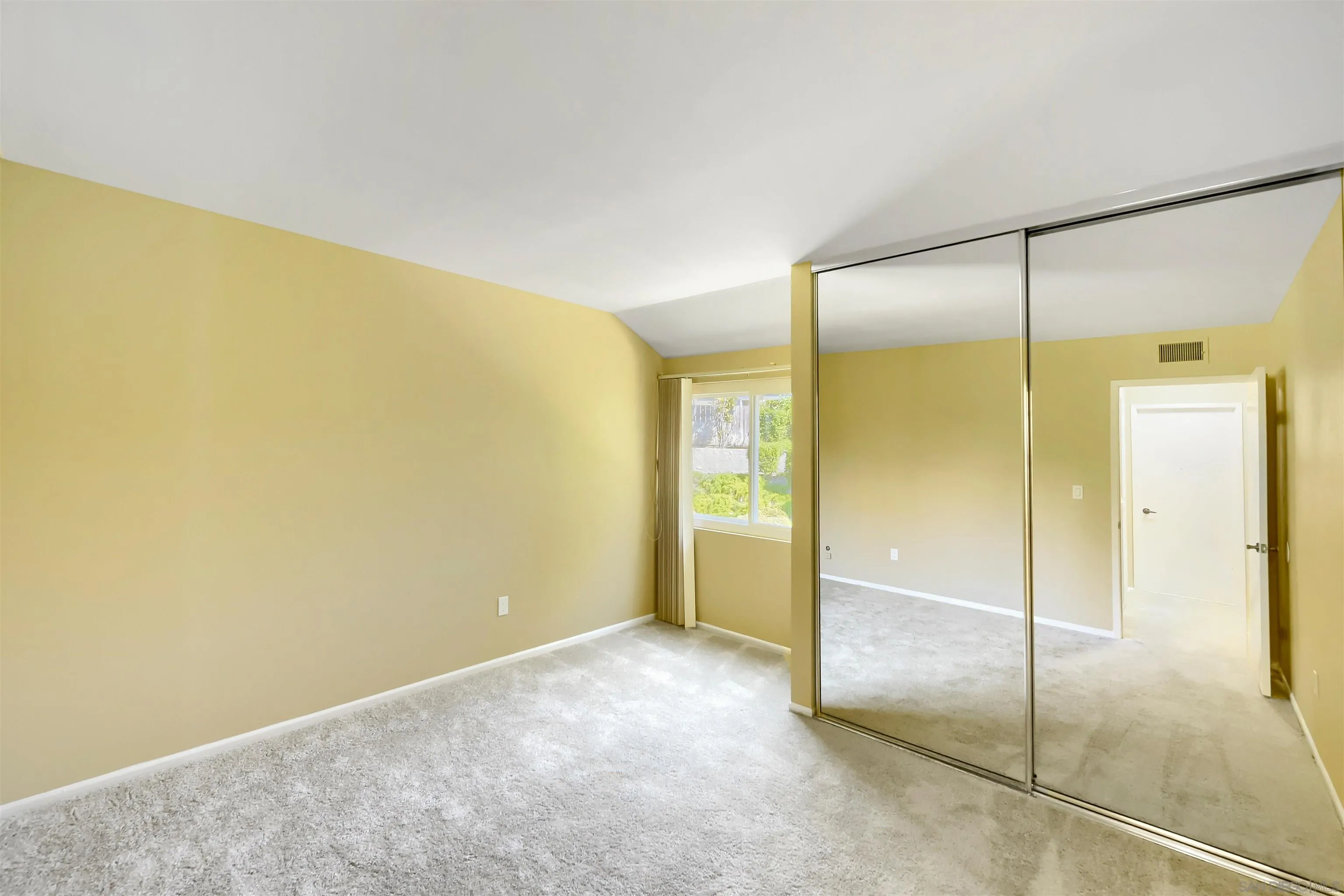 https://cdn.realtyfeed.com/cdn/127/260024296/03930473e93b776138e9651a96bce161.webp