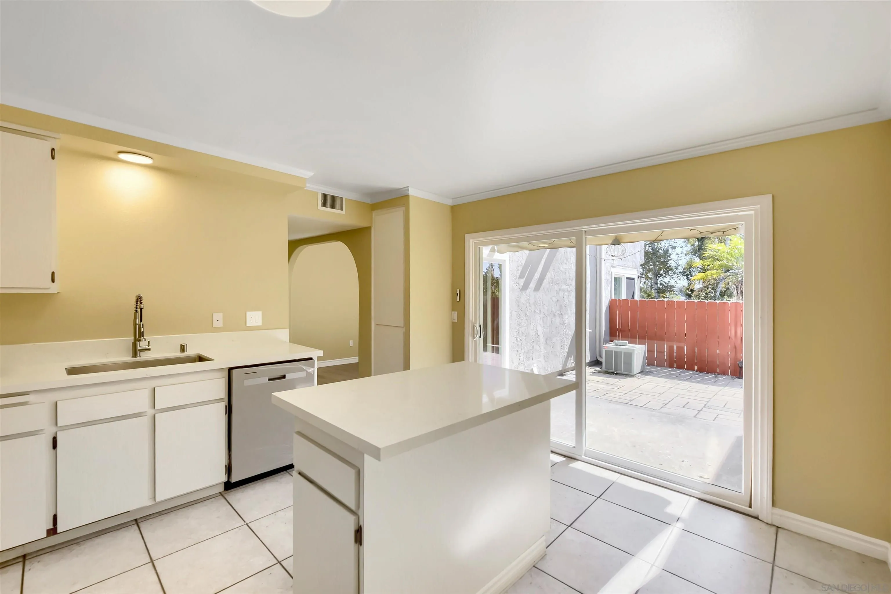 https://cdn.realtyfeed.com/cdn/127/260024296/31f944933fa7e3da4eb297089f4e9674.webp