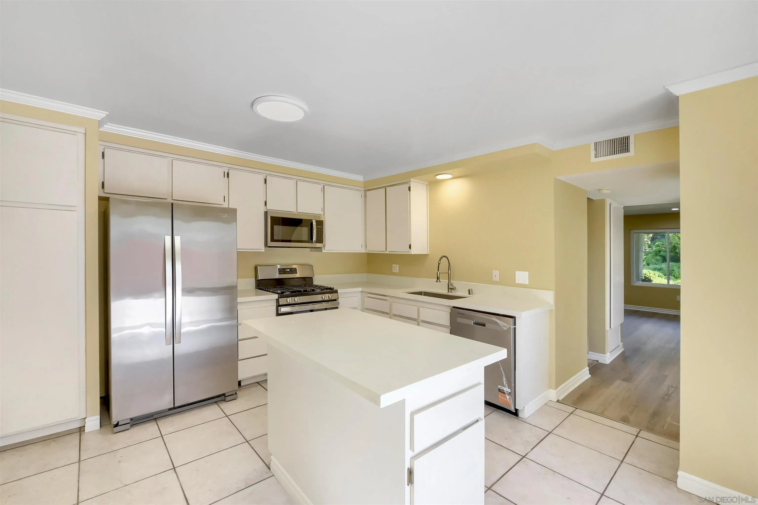 https://cdn.realtyfeed.com/cdn/127/260024296/64101fb15e53f5b3e5562b1577505d6c.webp