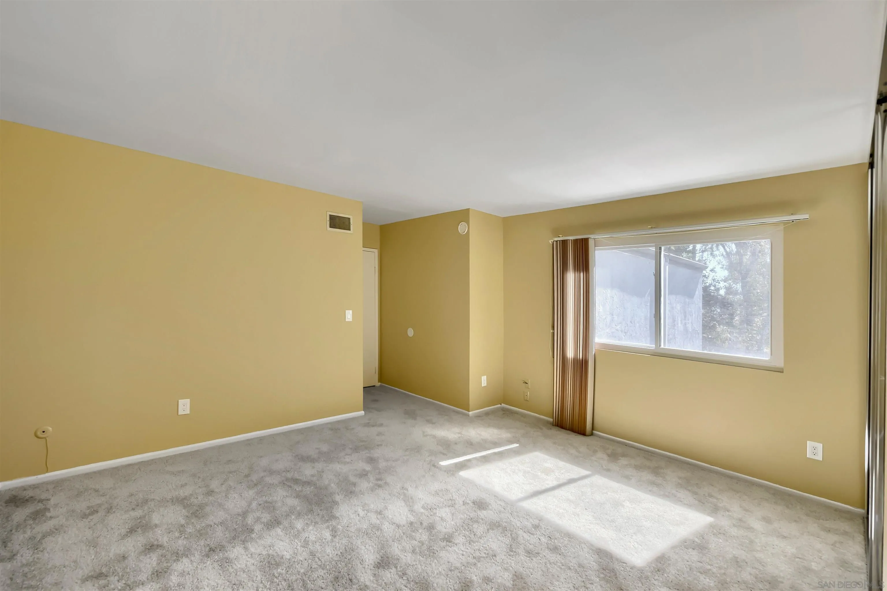 https://cdn.realtyfeed.com/cdn/127/260024296/dee133fff7beaee7261153786146fdba.webp