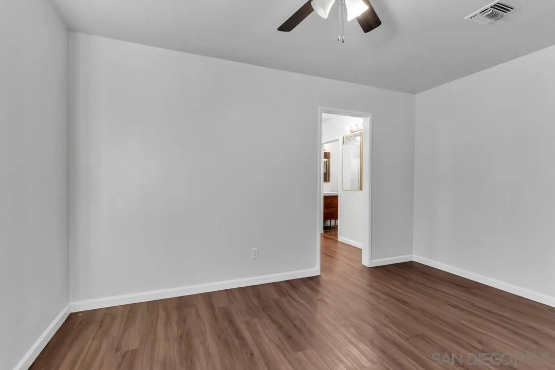 https://cdn.realtyfeed.com/cdn/127/260024304/6d0f5ff9e6f0ad327fdde3f7592b9a1b.webp