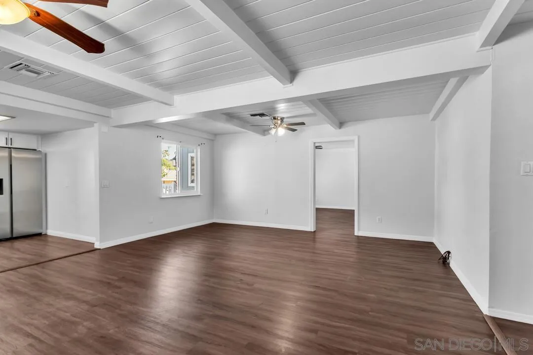 https://cdn.realtyfeed.com/cdn/127/260024304/8b3771d33776805bd3854fba48272c78.webp