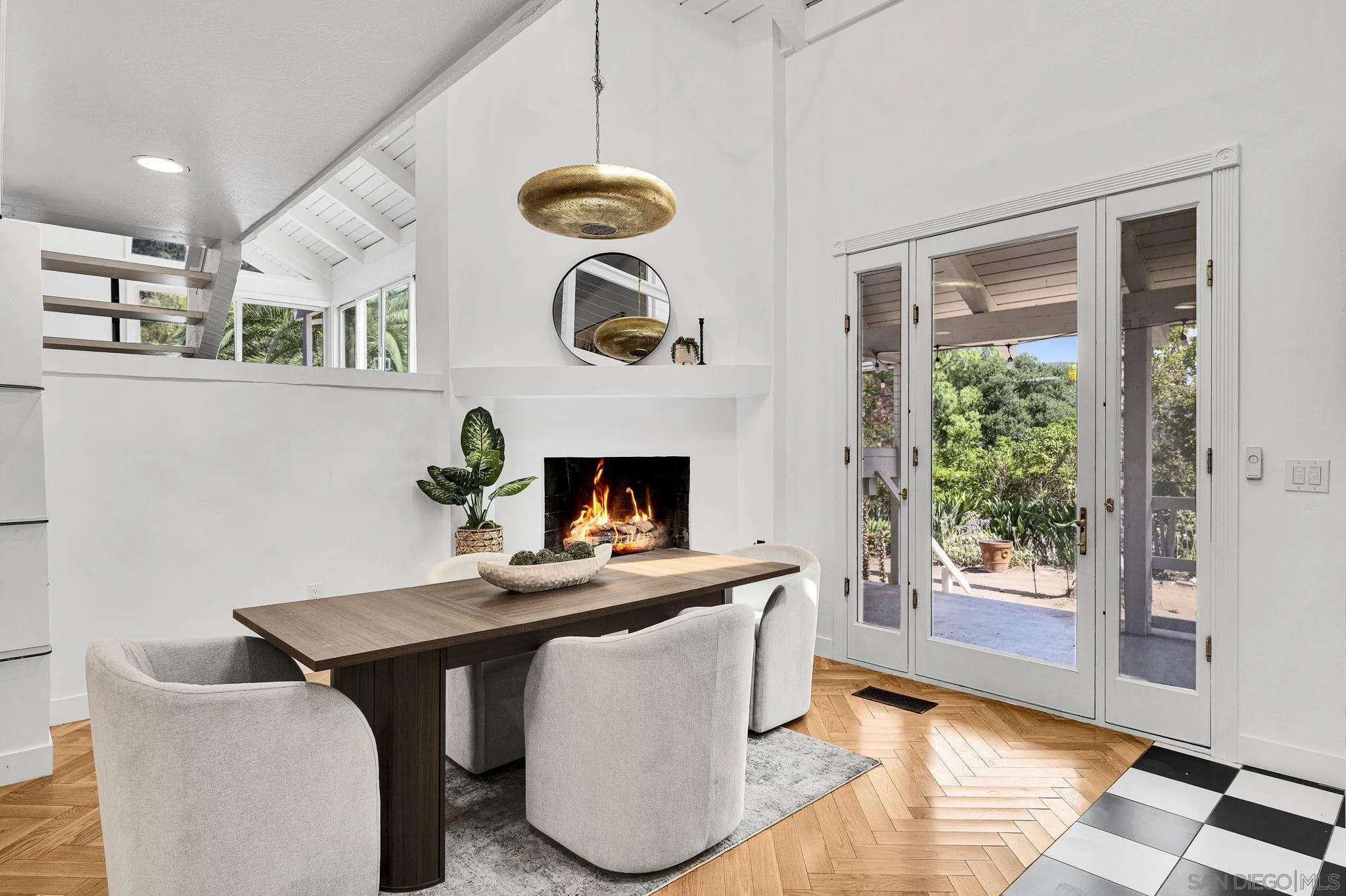 https://cdn.realtyfeed.com/cdn/127/260024305/281d34f3f37618461c93278ebe149071.webp