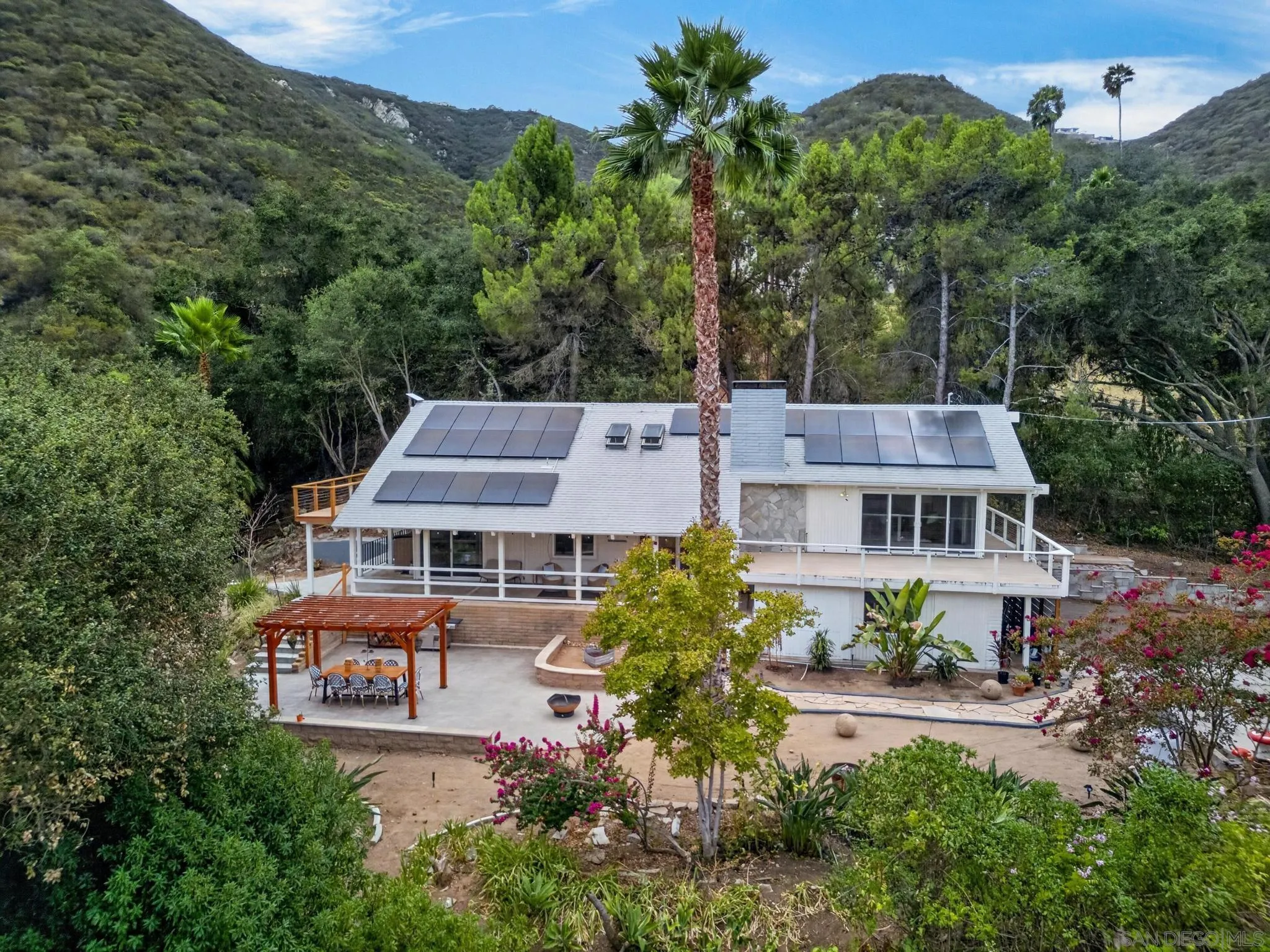 https://cdn.realtyfeed.com/cdn/127/260024305/ead8699fa31cef29f5d8e136e061a868.webp