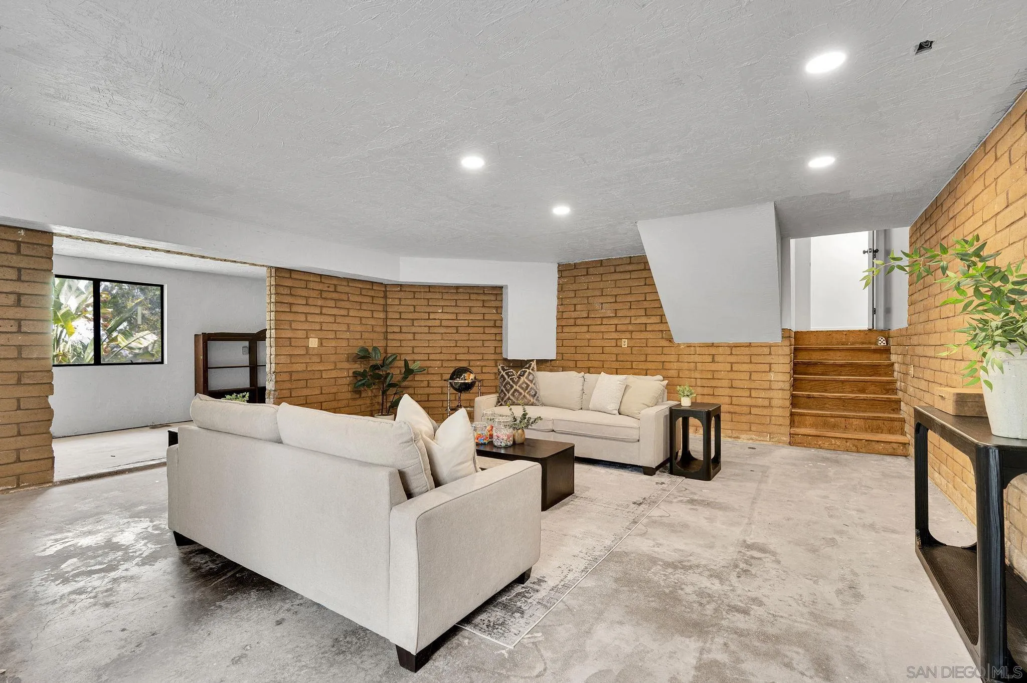 https://cdn.realtyfeed.com/cdn/127/260024305/fe806f9b8ff77c01a3a3fa85d505253e.webp