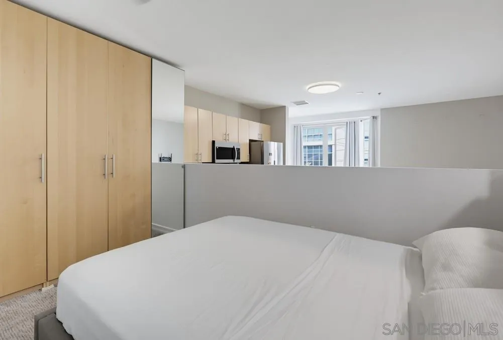 https://cdn.realtyfeed.com/cdn/127/260024306/f3fca28f281ee93371024c926fd175a0.webp