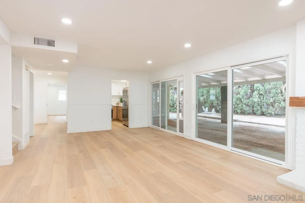 https://cdn.realtyfeed.com/cdn/127/260024314/ad409e3e73da6bde3ab5801aeed9c16e.webp