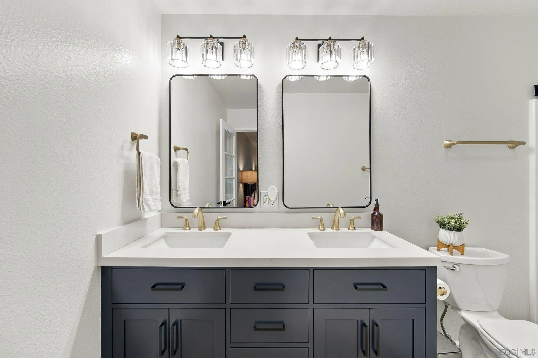https://cdn.realtyfeed.com/cdn/127/260024321/2105093460b78689aad546974834c7b6.webp