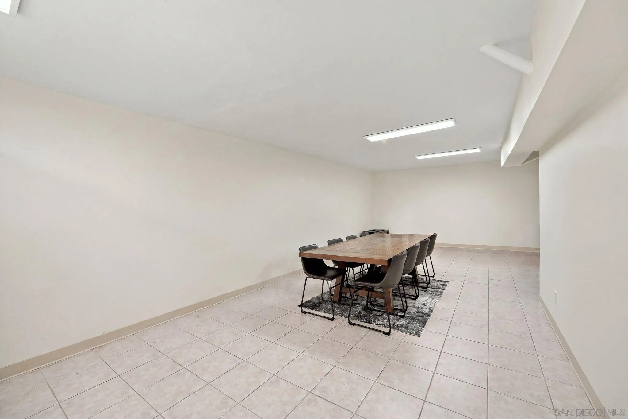 https://cdn.realtyfeed.com/cdn/127/260024321/403659a9bf79881f6188284b6633910f.webp