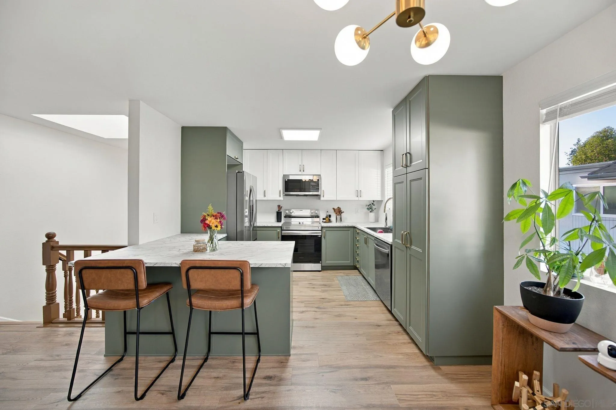 https://cdn.realtyfeed.com/cdn/127/260024321/5bb72e661f0eb640f963d17ba033c196.webp