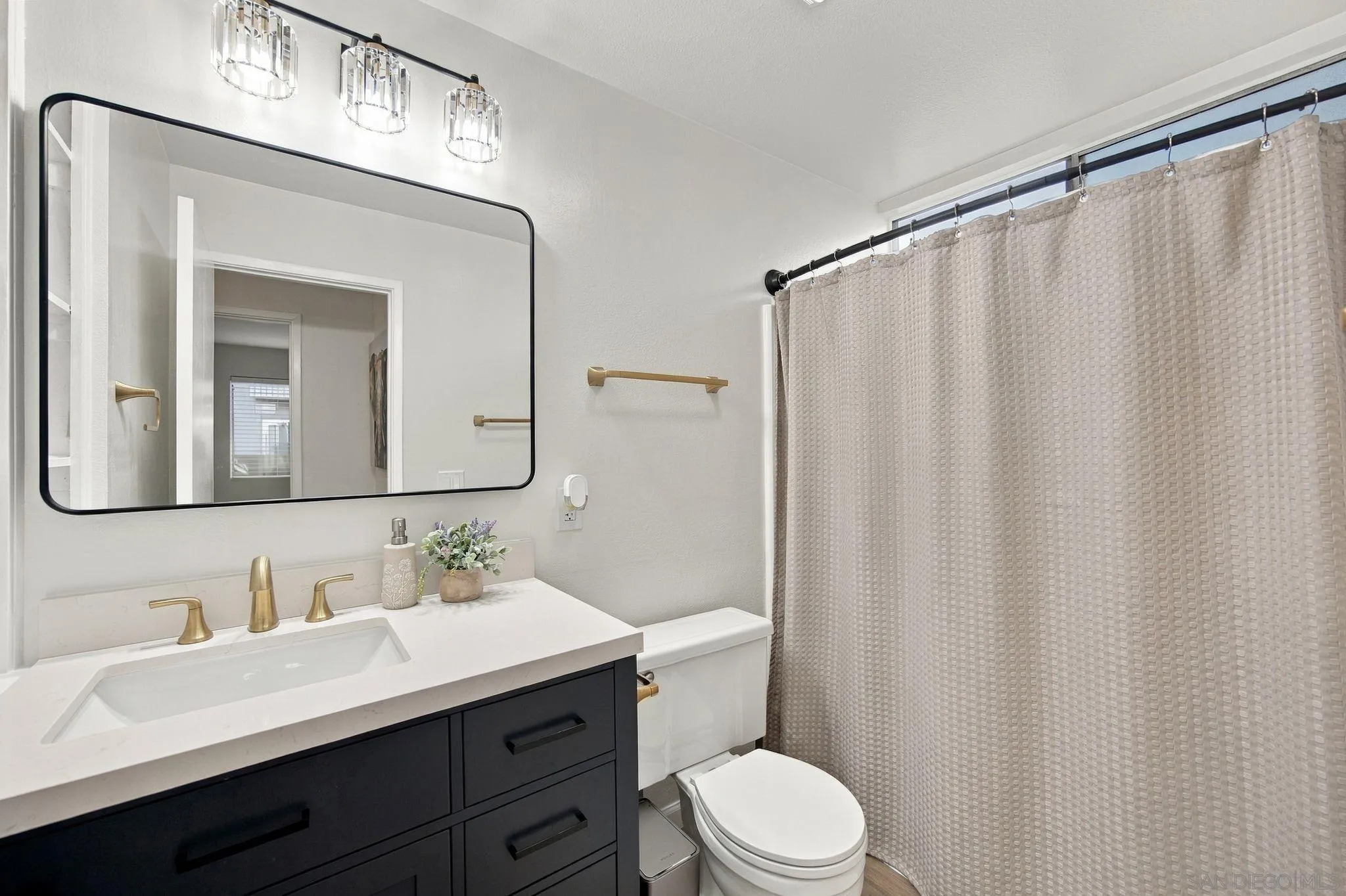 https://cdn.realtyfeed.com/cdn/127/260024321/744e814f3bd10c56eca34a73a91c8949.webp