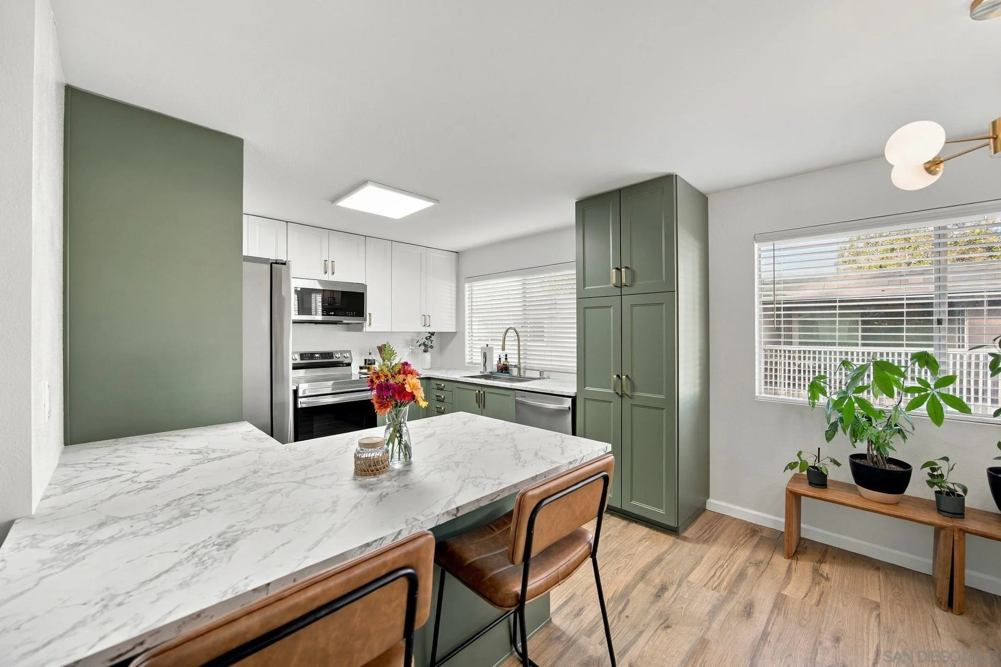 https://cdn.realtyfeed.com/cdn/127/260024321/fd4de6f526df21052dcd69d0949c0674.webp