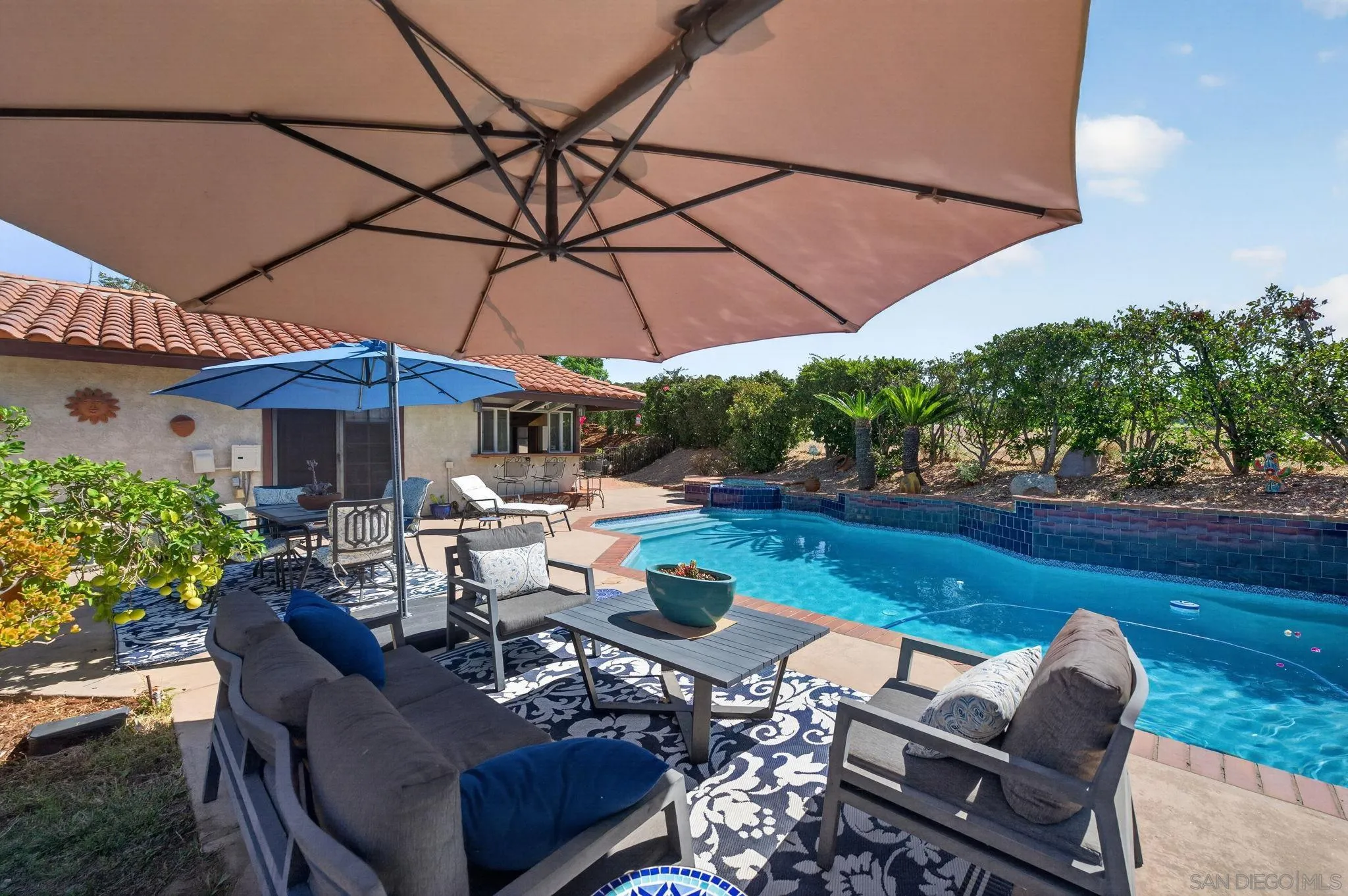 https://cdn.realtyfeed.com/cdn/127/260024340/8b0463cf650e4f46c206c372543152b9.webp