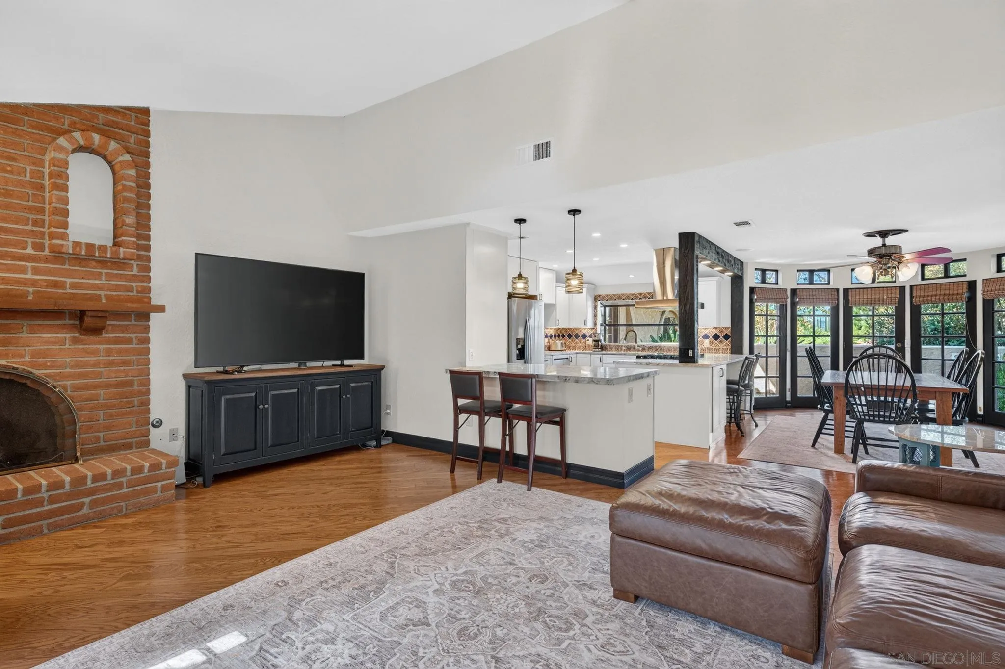 https://cdn.realtyfeed.com/cdn/127/260024340/aeaf92e8397d92f5227627e7ccd56a1a.webp