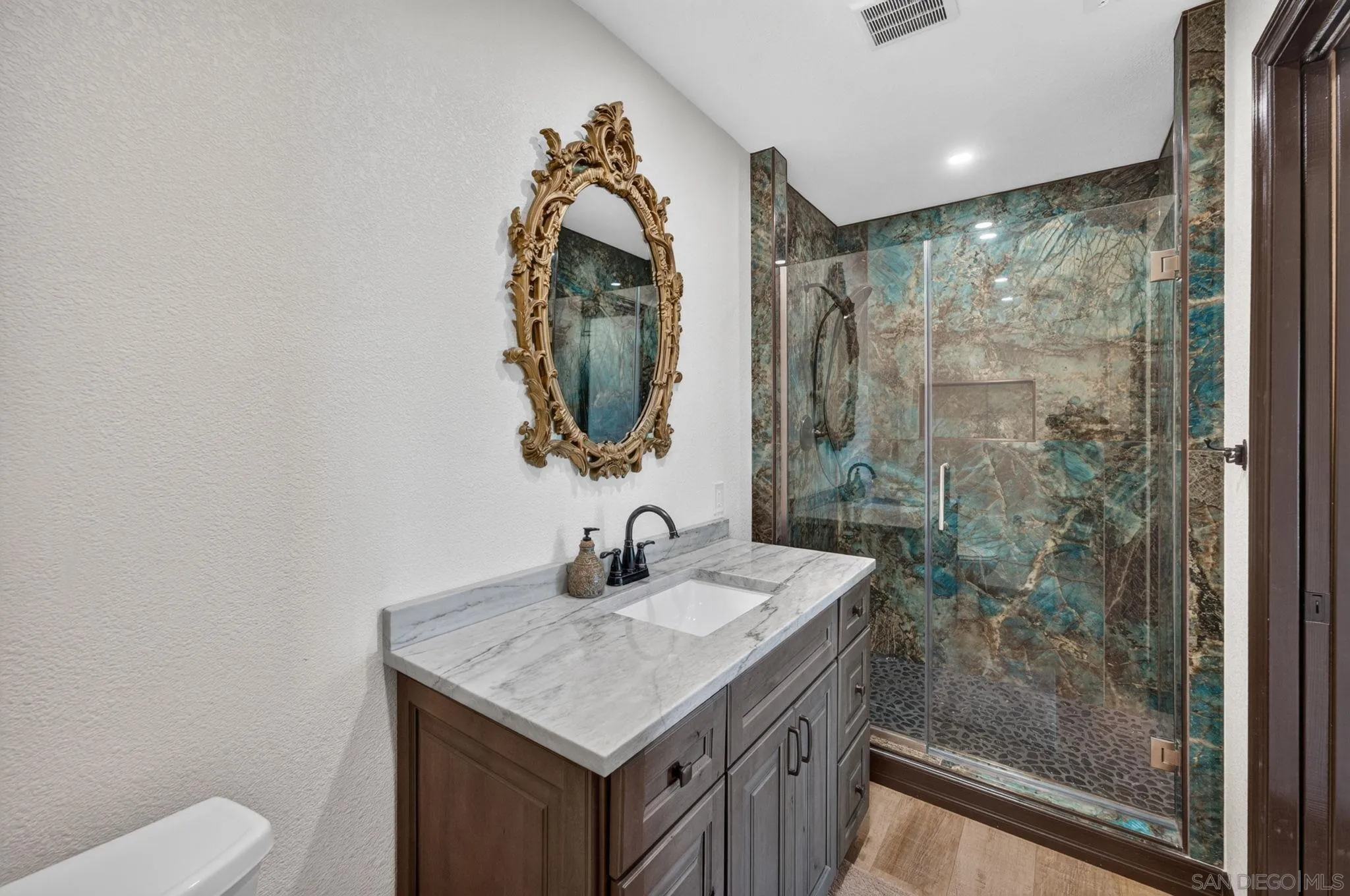https://cdn.realtyfeed.com/cdn/127/260024340/af8637a443d4e6627c432e139f8405dd.webp
